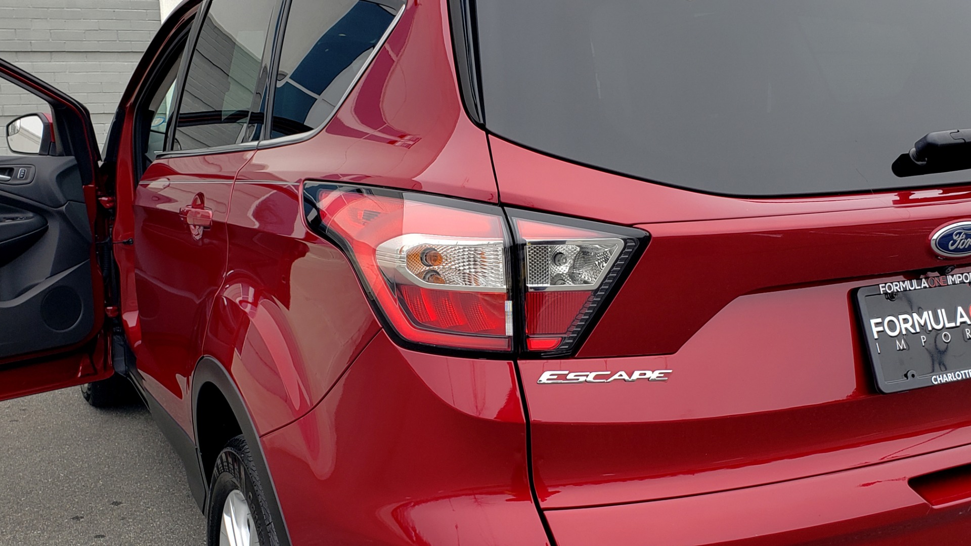 Used 2018 Ford ESCAPE SEL / FWD / 1.5L ECOBOOST / PANO-ROOF / REARVIEW for sale Sold at Formula Imports in Charlotte NC 28227 31