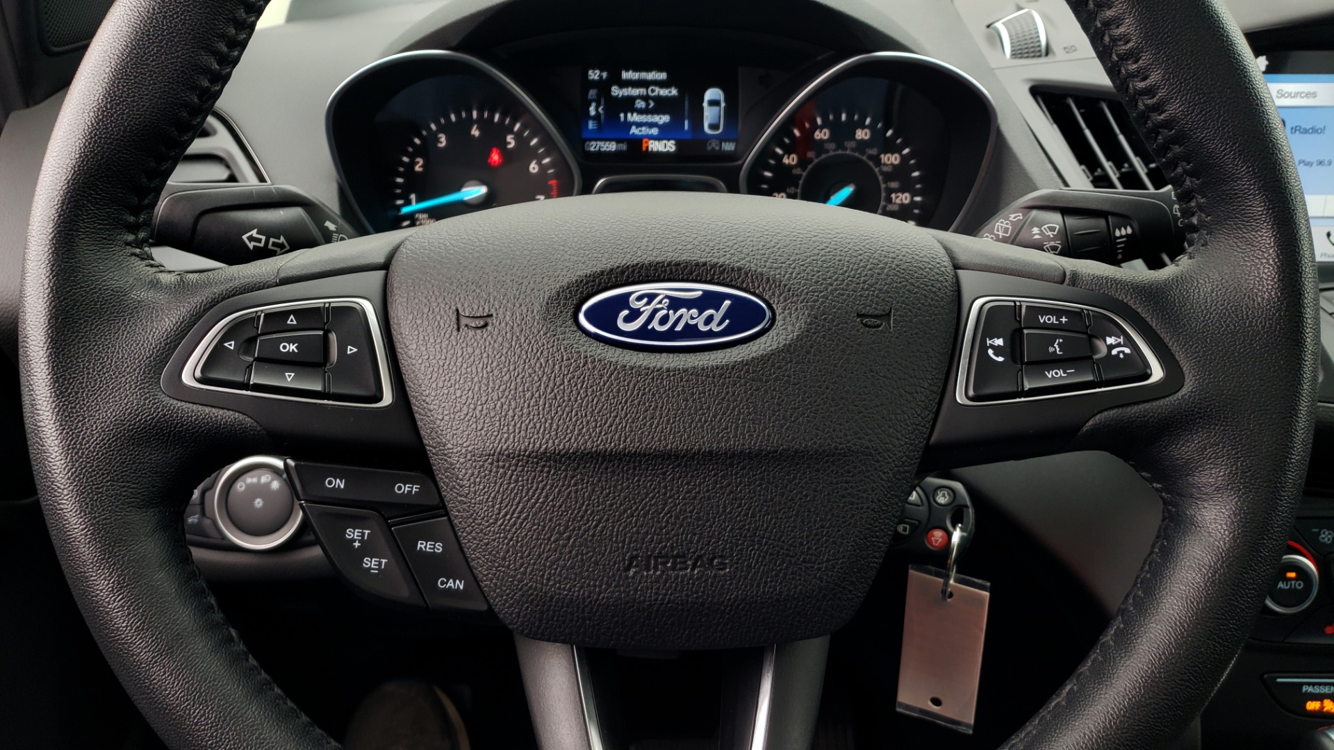 Used 2018 Ford ESCAPE SEL / FWD / 1.5L ECOBOOST / PANO-ROOF / REARVIEW for sale Sold at Formula Imports in Charlotte NC 28227 43