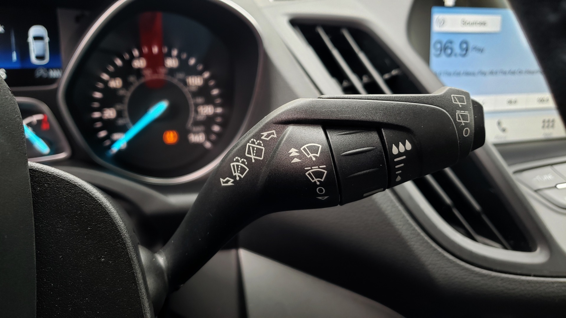Used 2018 Ford ESCAPE SEL / FWD / 1.5L ECOBOOST / PANO-ROOF / REARVIEW for sale Sold at Formula Imports in Charlotte NC 28227 45
