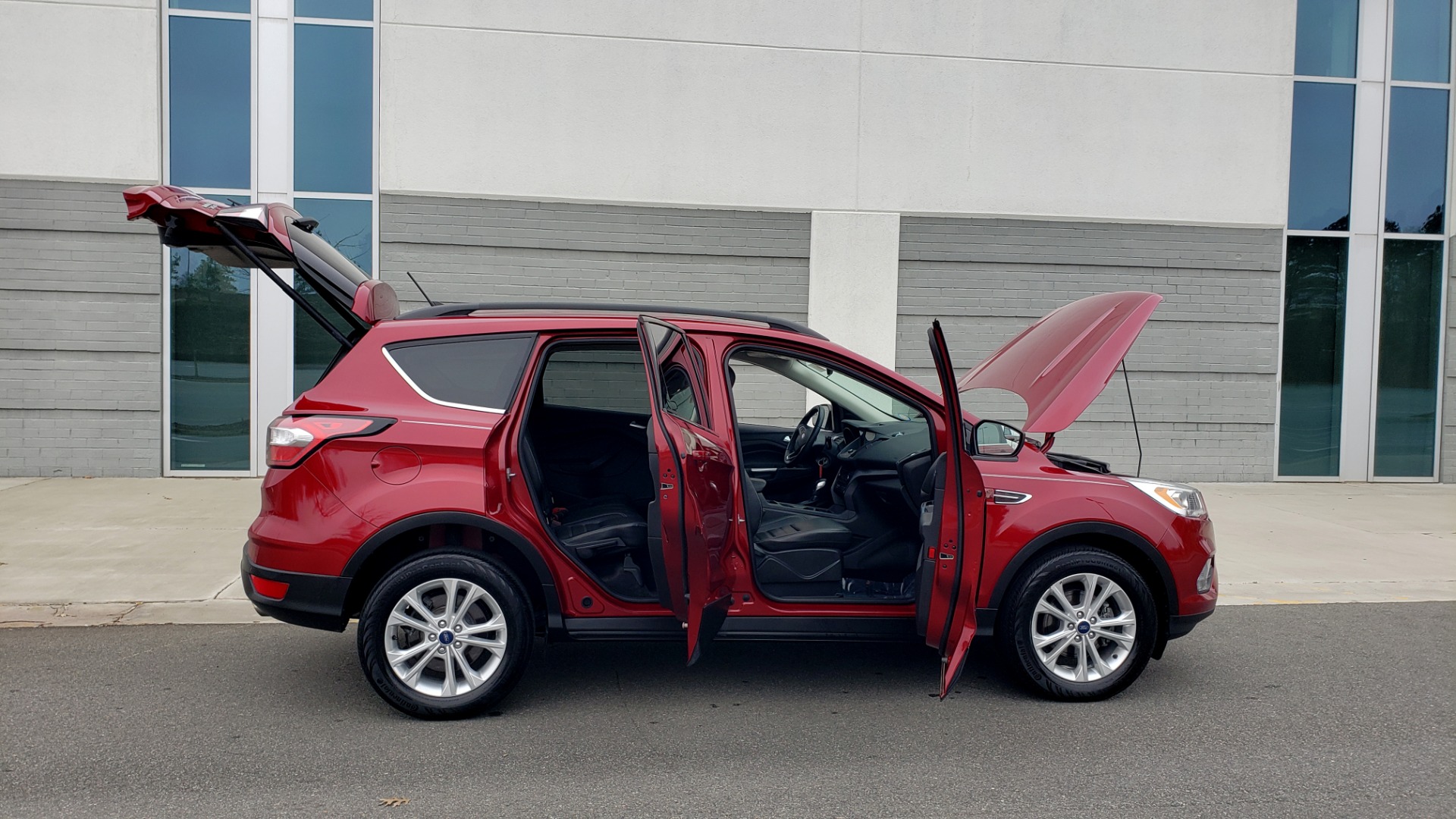 Used 2018 Ford ESCAPE SEL / FWD / 1.5L ECOBOOST / PANO-ROOF / REARVIEW for sale Sold at Formula Imports in Charlotte NC 28227 9