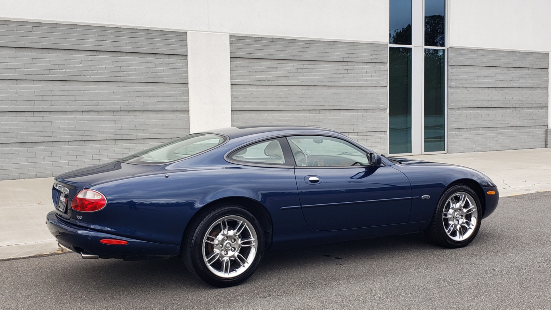 Used 2002 Jaguar XK8 COUPE / 4.0L V8 / 5-SPD AUTO / ALPINE SOUND / 18IN CHROME WHEELS for sale Sold at Formula Imports in Charlotte NC 28227 10