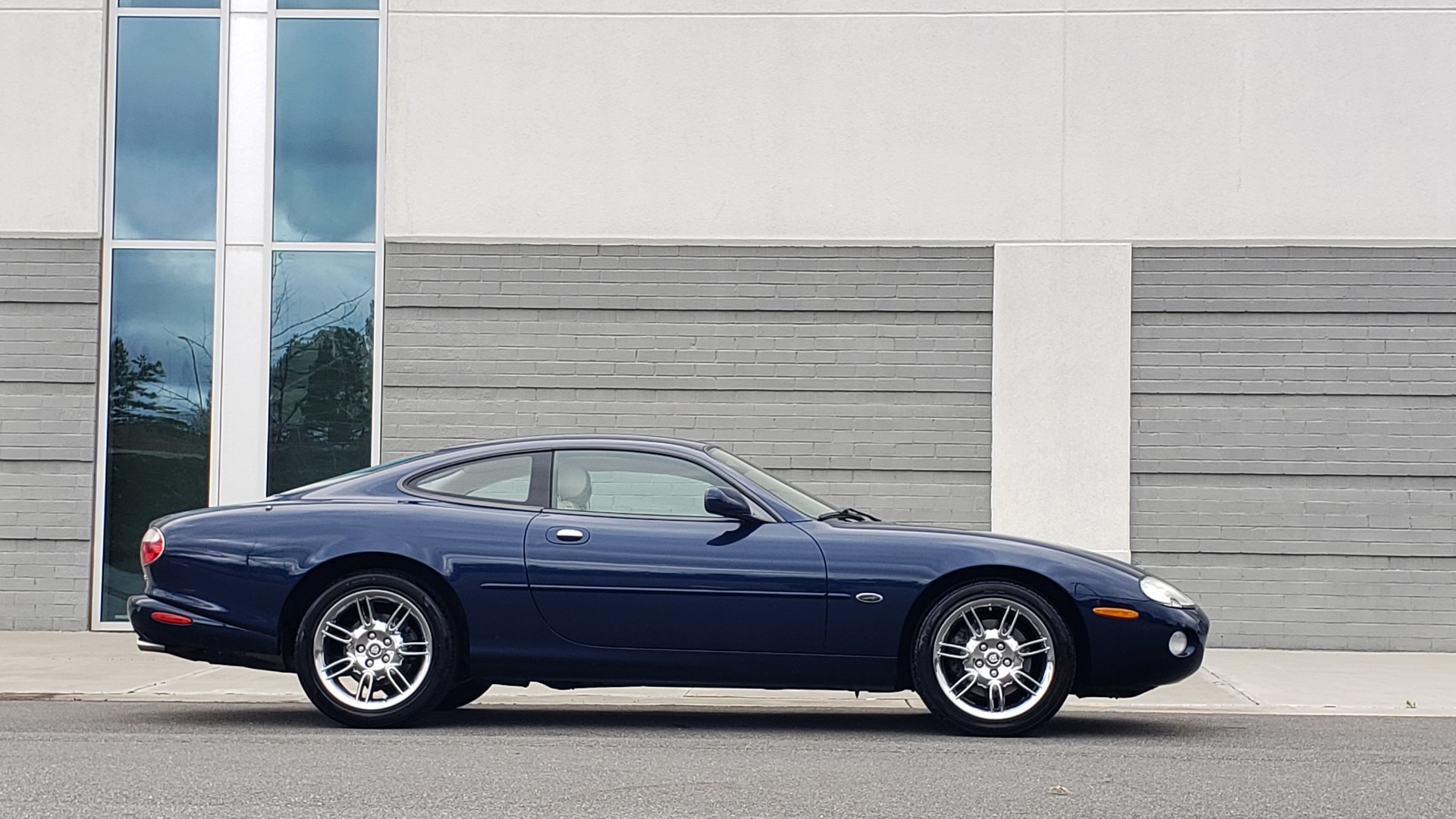 Used 2002 Jaguar XK8 COUPE / 4.0L V8 / 5-SPD AUTO / ALPINE SOUND / 18IN CHROME WHEELS for sale Sold at Formula Imports in Charlotte NC 28227 11