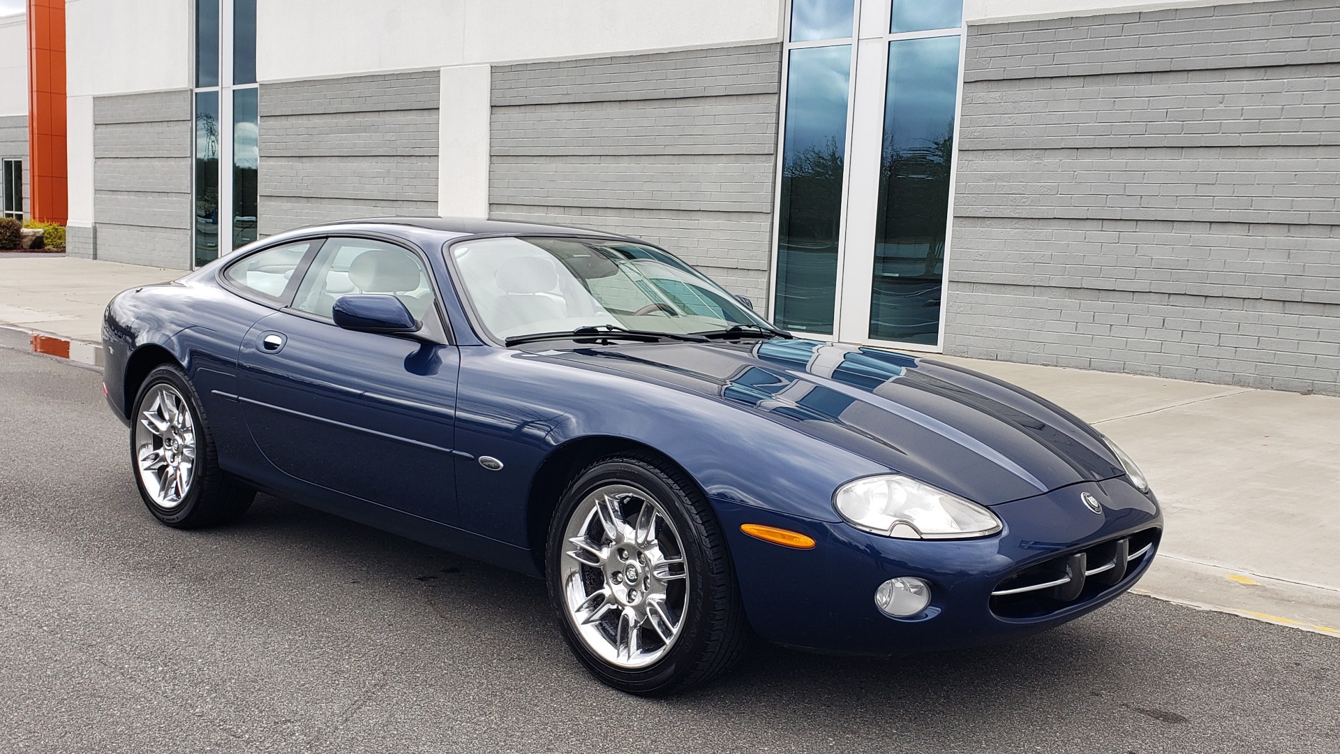 Used 2002 Jaguar XK8 COUPE / 4.0L V8 / 5-SPD AUTO / ALPINE SOUND / 18IN CHROME WHEELS for sale Sold at Formula Imports in Charlotte NC 28227 12