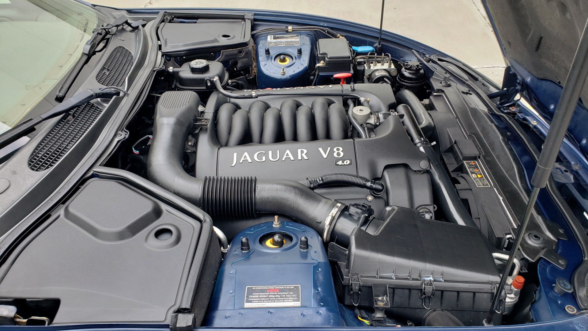 Used 2002 Jaguar XK8 COUPE / 4.0L V8 / 5-SPD AUTO / ALPINE SOUND / 18IN CHROME WHEELS for sale Sold at Formula Imports in Charlotte NC 28227 15