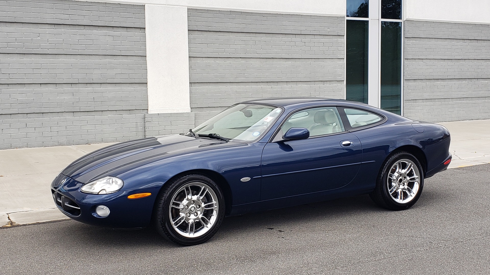Used 2002 Jaguar XK8 COUPE / 4.0L V8 / 5-SPD AUTO / ALPINE SOUND / 18IN CHROME WHEELS for sale Sold at Formula Imports in Charlotte NC 28227 4