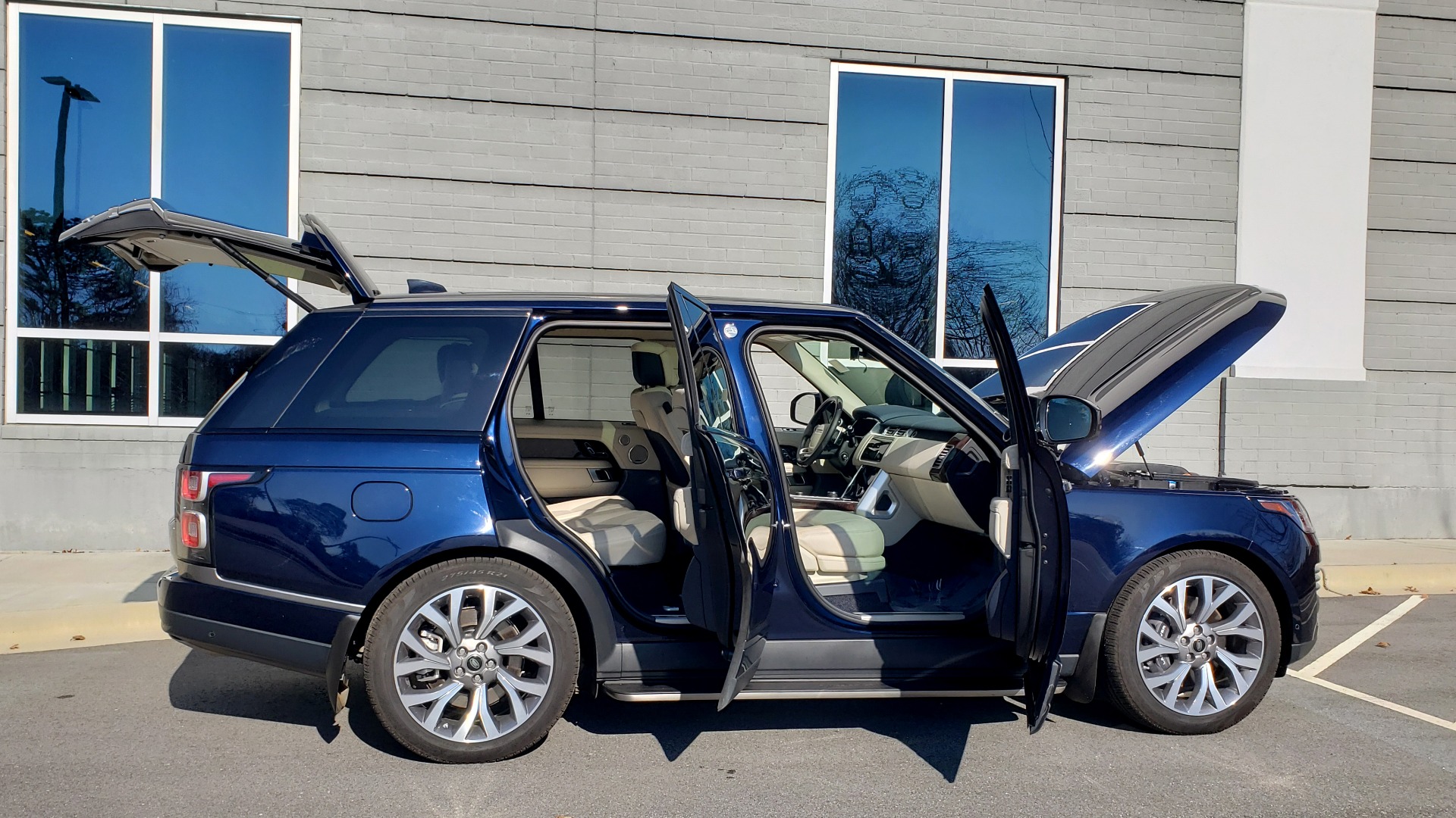 Used 2020 Land Rover RANGE ROVER AUTOBIOGRAPHY HYBRID / NAV / SUNROOF / REARVIEW for sale Sold at Formula Imports in Charlotte NC 28227 13