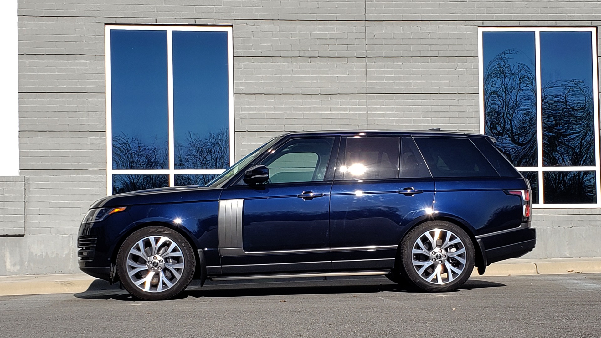 Used 2020 Land Rover RANGE ROVER AUTOBIOGRAPHY HYBRID / NAV / SUNROOF / REARVIEW for sale Sold at Formula Imports in Charlotte NC 28227 2