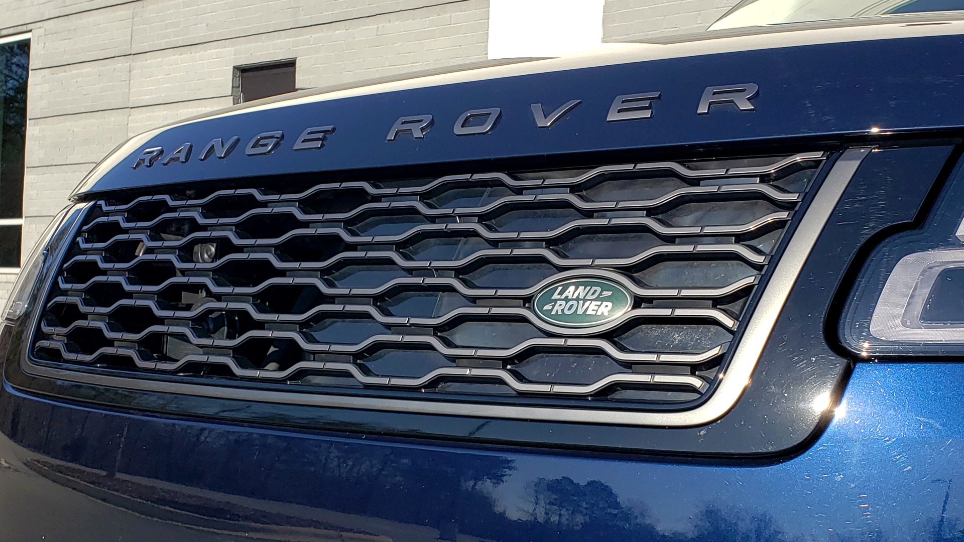 Used 2020 Land Rover RANGE ROVER AUTOBIOGRAPHY HYBRID / NAV / SUNROOF / REARVIEW for sale Sold at Formula Imports in Charlotte NC 28227 32