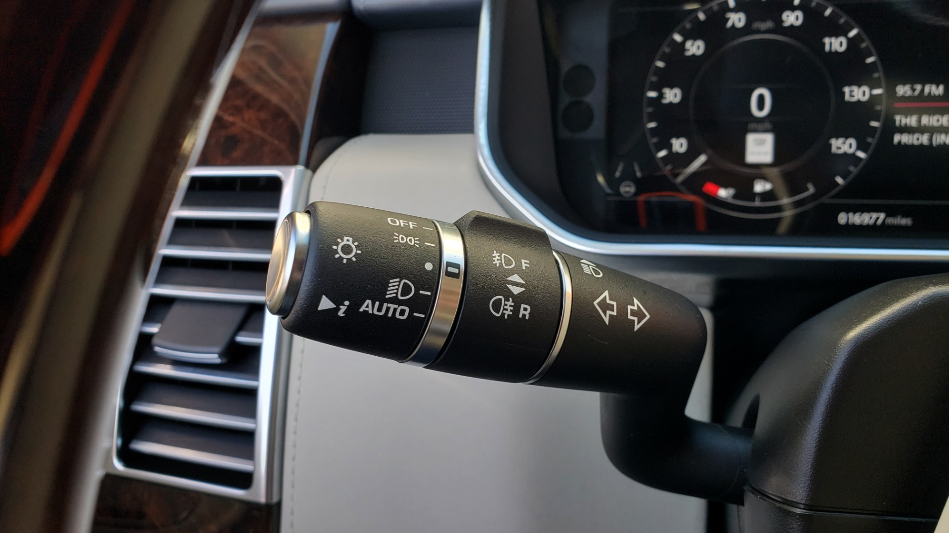 Used 2020 Land Rover RANGE ROVER AUTOBIOGRAPHY HYBRID / NAV / SUNROOF / REARVIEW for sale Sold at Formula Imports in Charlotte NC 28227 53