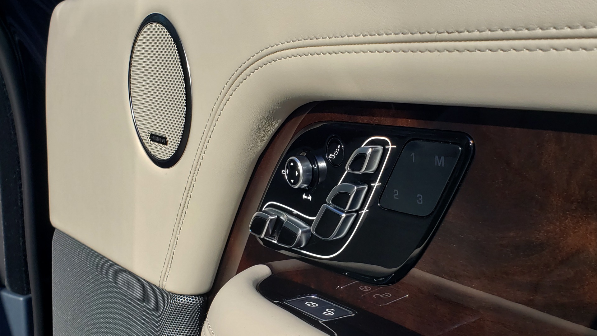 Used 2020 Land Rover RANGE ROVER AUTOBIOGRAPHY HYBRID / NAV / SUNROOF / REARVIEW for sale Sold at Formula Imports in Charlotte NC 28227 79