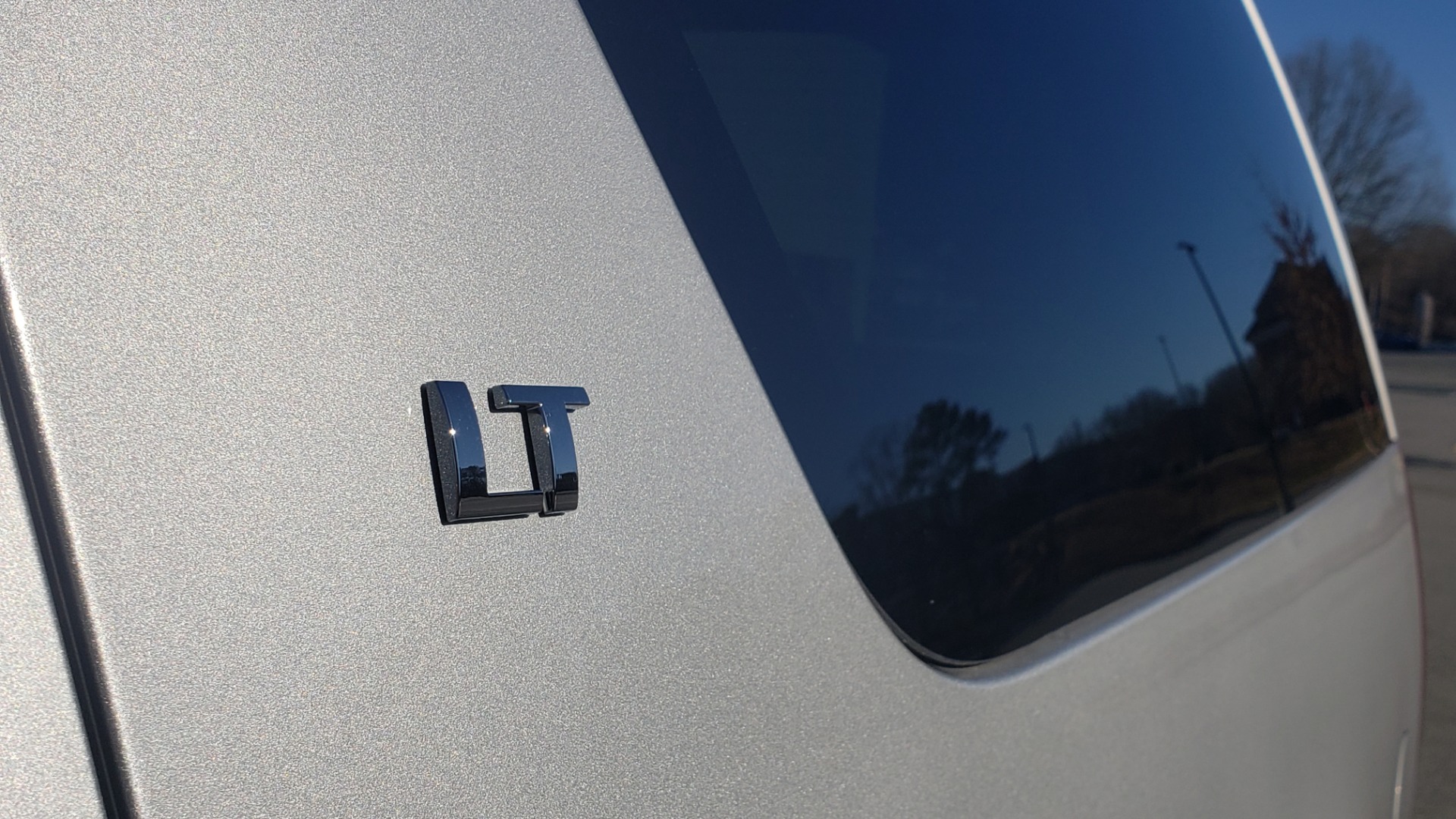 Used 2013 Chevrolet SUBURBAN LT / 2WD / 5.3L V8 / 6-SPD AUTO / LEATHER 3-ROW SEATS for sale Sold at Formula Imports in Charlotte NC 28227 12