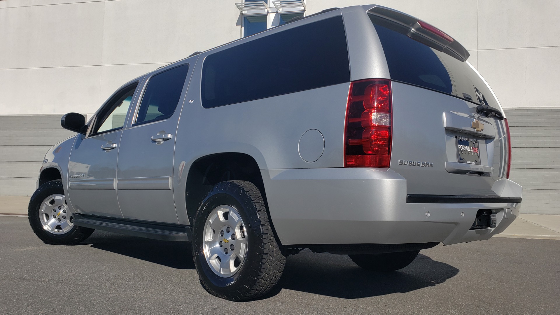 Used 2013 Chevrolet SUBURBAN LT / 2WD / 5.3L V8 / 6-SPD AUTO / LEATHER 3-ROW SEATS for sale Sold at Formula Imports in Charlotte NC 28227 2