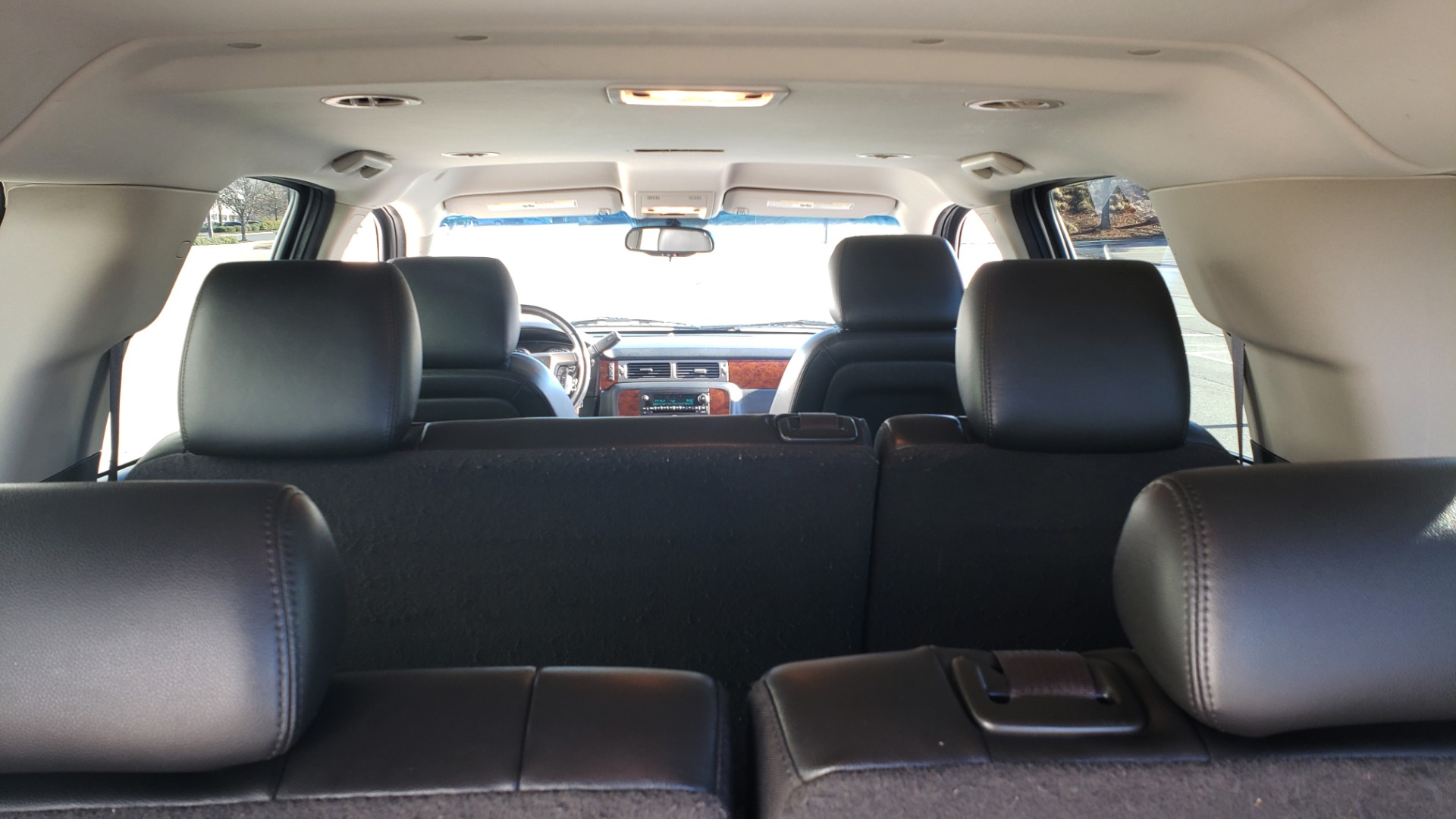 Used 2013 Chevrolet SUBURBAN LT / 2WD / 5.3L V8 / 6-SPD AUTO / LEATHER 3-ROW SEATS for sale Sold at Formula Imports in Charlotte NC 28227 21