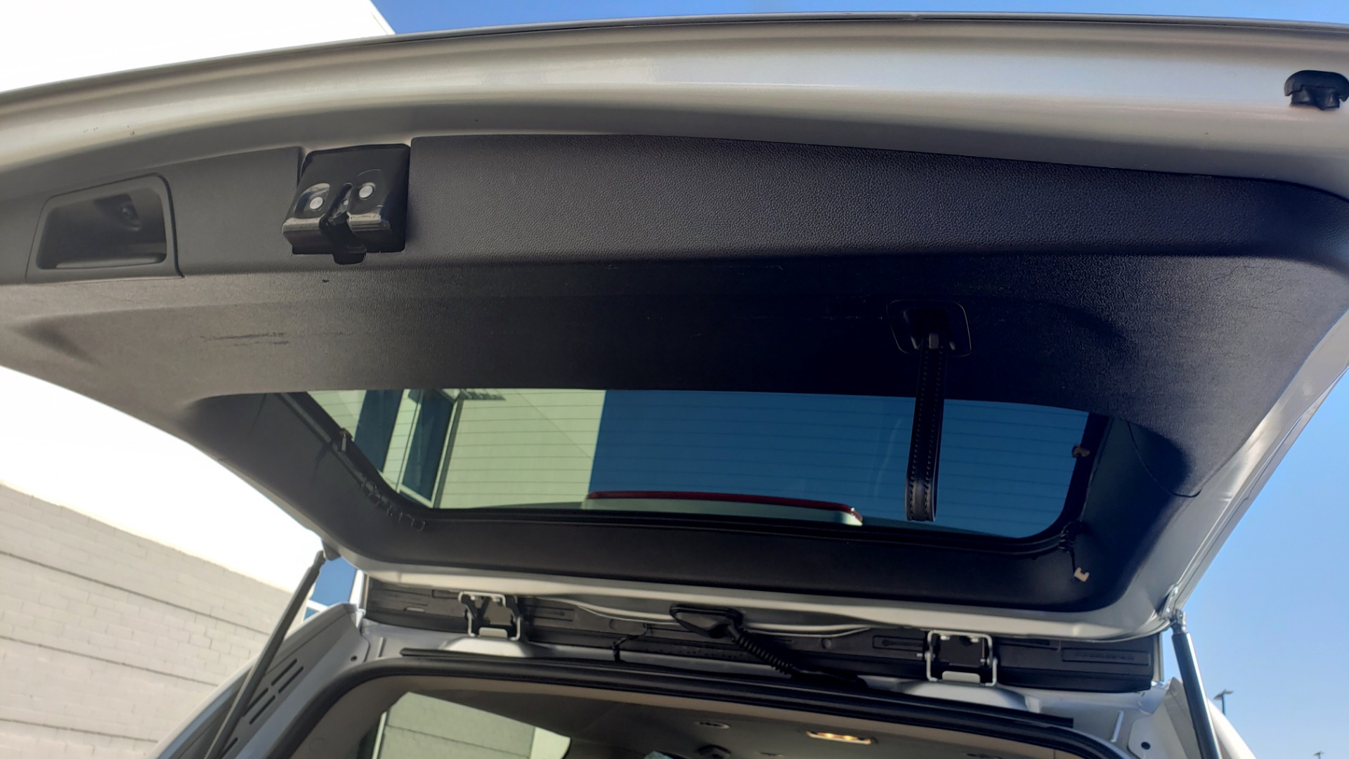 Used 2013 Chevrolet SUBURBAN LT / 2WD / 5.3L V8 / 6-SPD AUTO / LEATHER 3-ROW SEATS for sale Sold at Formula Imports in Charlotte NC 28227 22