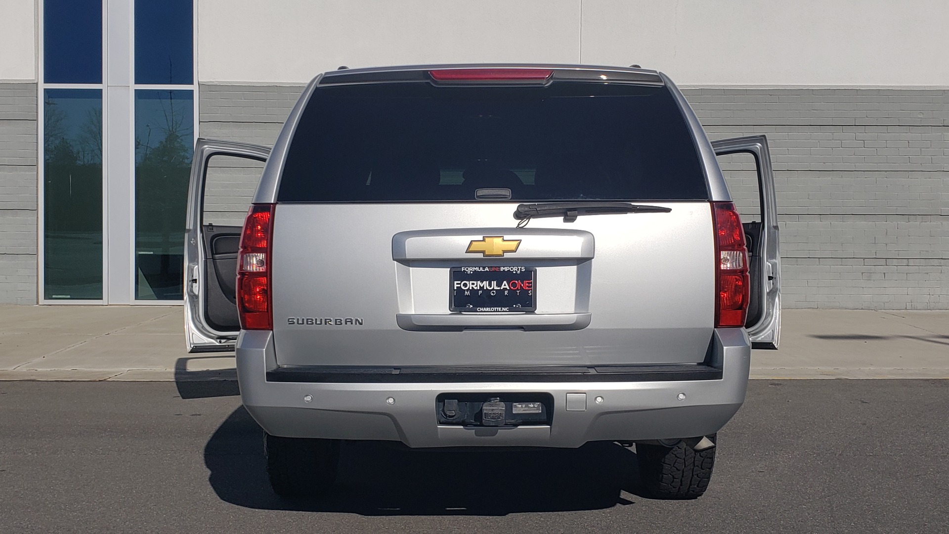 Used 2013 Chevrolet SUBURBAN LT / 2WD / 5.3L V8 / 6-SPD AUTO / LEATHER 3-ROW SEATS for sale Sold at Formula Imports in Charlotte NC 28227 29