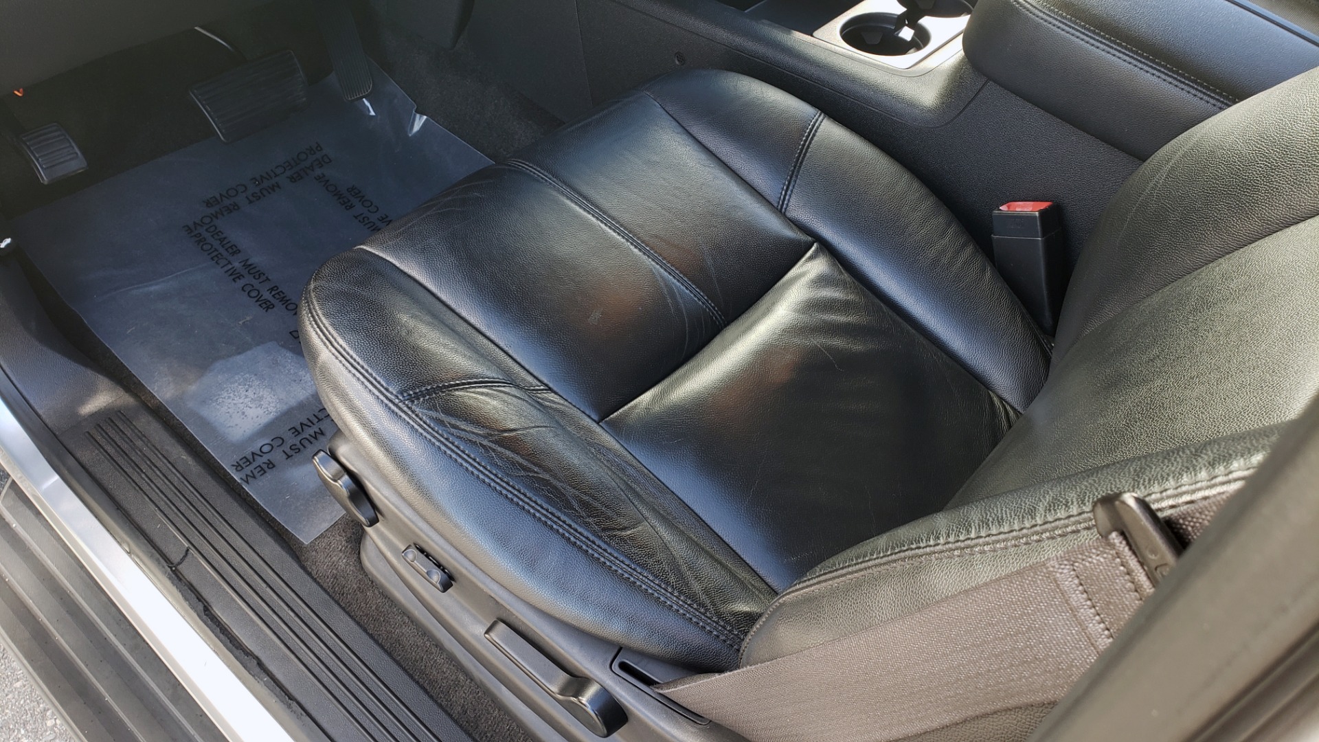 Used 2013 Chevrolet SUBURBAN LT / 2WD / 5.3L V8 / 6-SPD AUTO / LEATHER 3-ROW SEATS for sale Sold at Formula Imports in Charlotte NC 28227 36