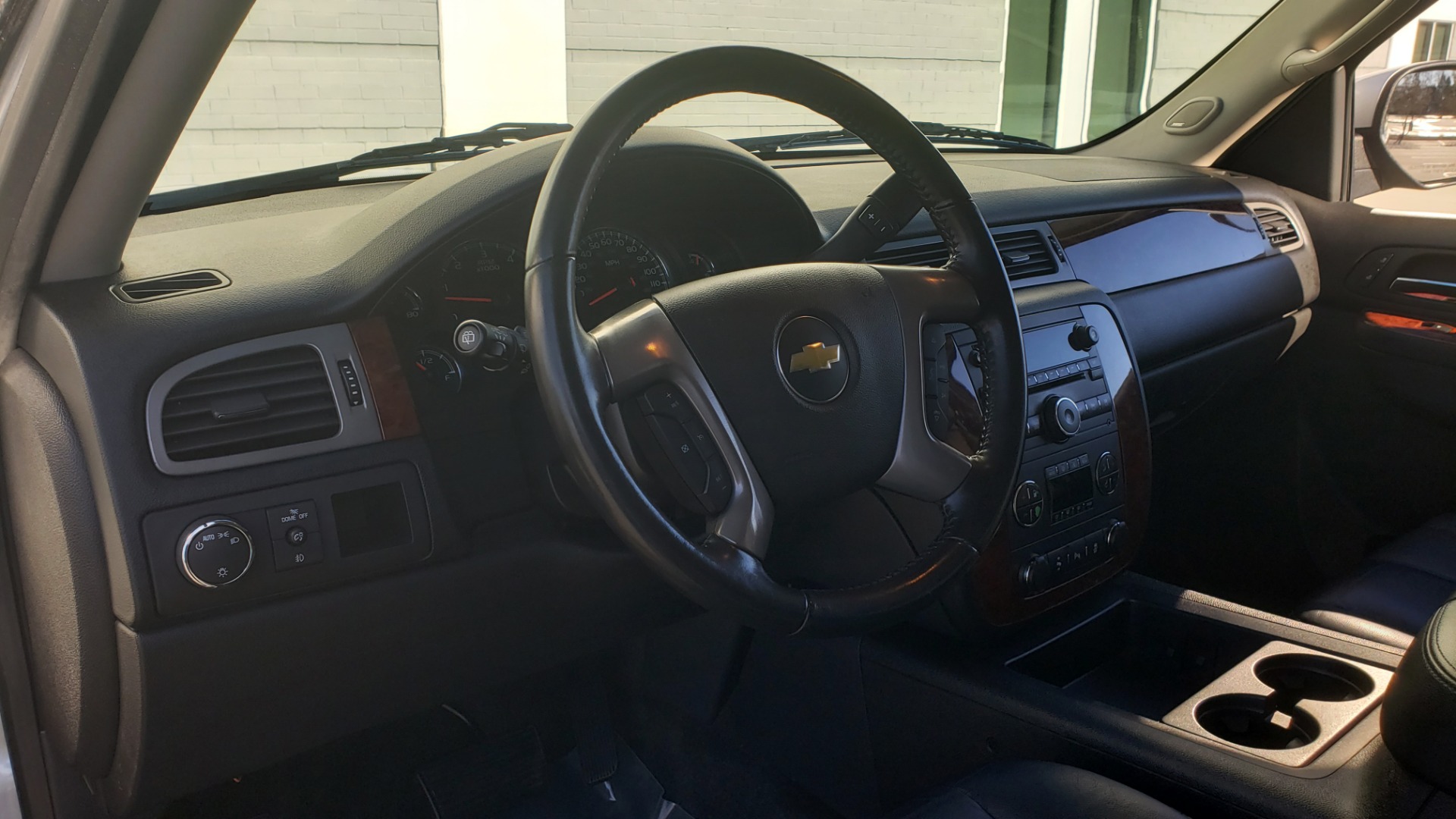 Used 2013 Chevrolet SUBURBAN LT / 2WD / 5.3L V8 / 6-SPD AUTO / LEATHER 3-ROW SEATS for sale Sold at Formula Imports in Charlotte NC 28227 39