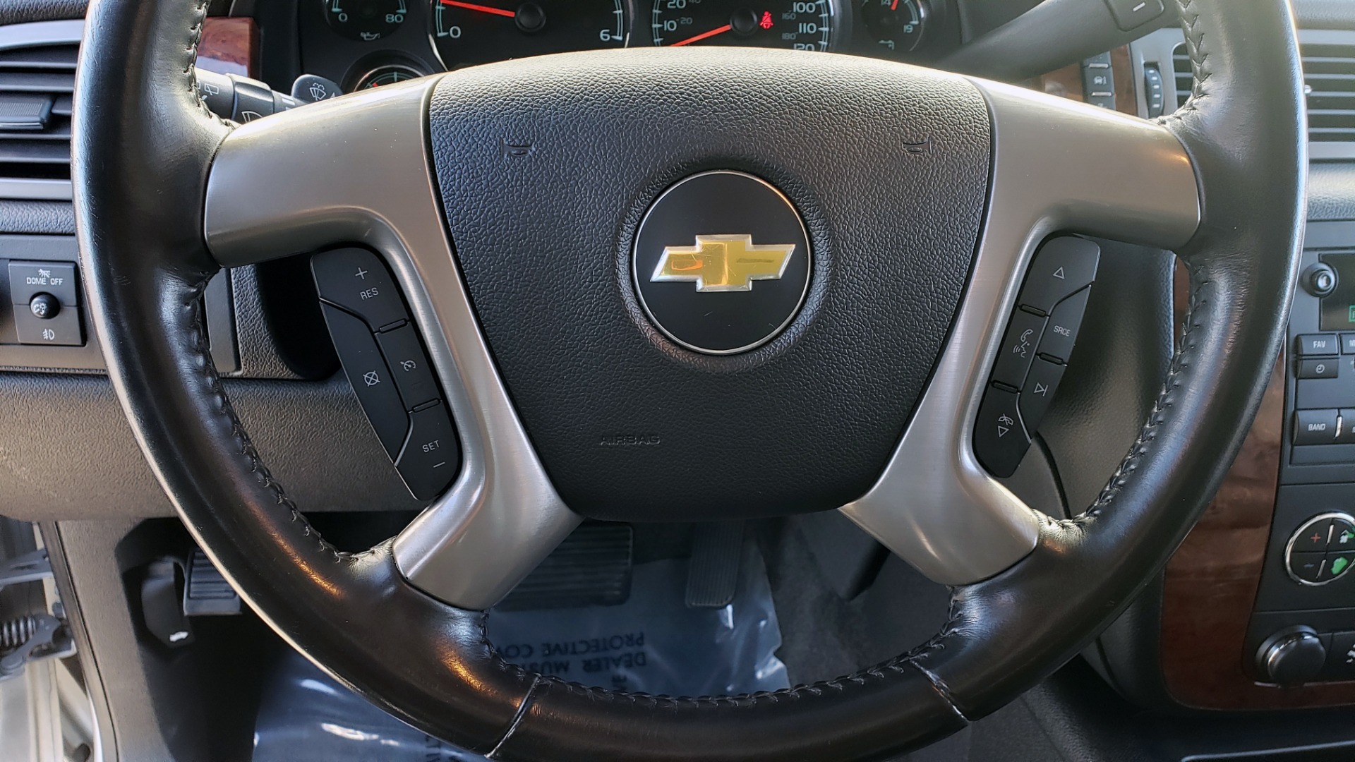 Used 2013 Chevrolet SUBURBAN LT / 2WD / 5.3L V8 / 6-SPD AUTO / LEATHER 3-ROW SEATS for sale Sold at Formula Imports in Charlotte NC 28227 40