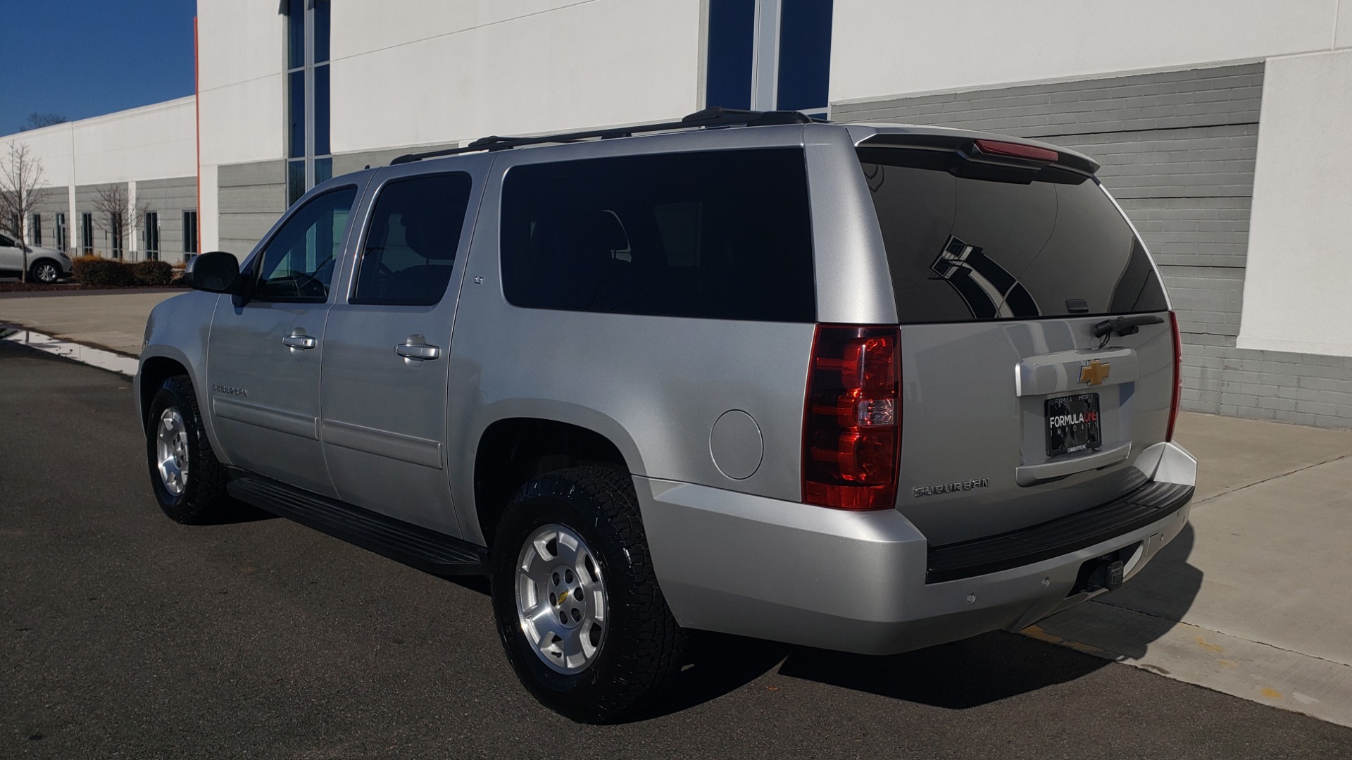 Used 2013 Chevrolet SUBURBAN LT / 2WD / 5.3L V8 / 6-SPD AUTO / LEATHER 3-ROW SEATS for sale Sold at Formula Imports in Charlotte NC 28227 5