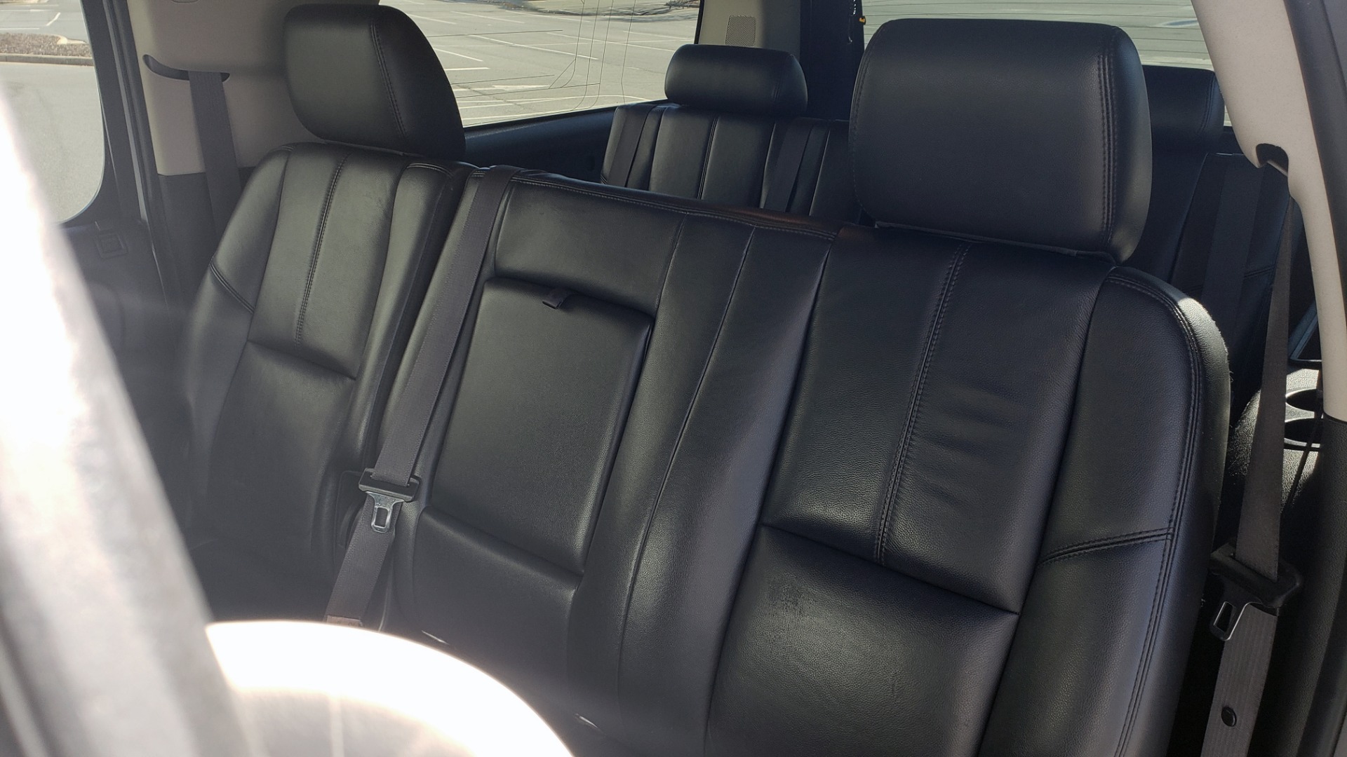 Used 2013 Chevrolet SUBURBAN LT / 2WD / 5.3L V8 / 6-SPD AUTO / LEATHER 3-ROW SEATS for sale Sold at Formula Imports in Charlotte NC 28227 57