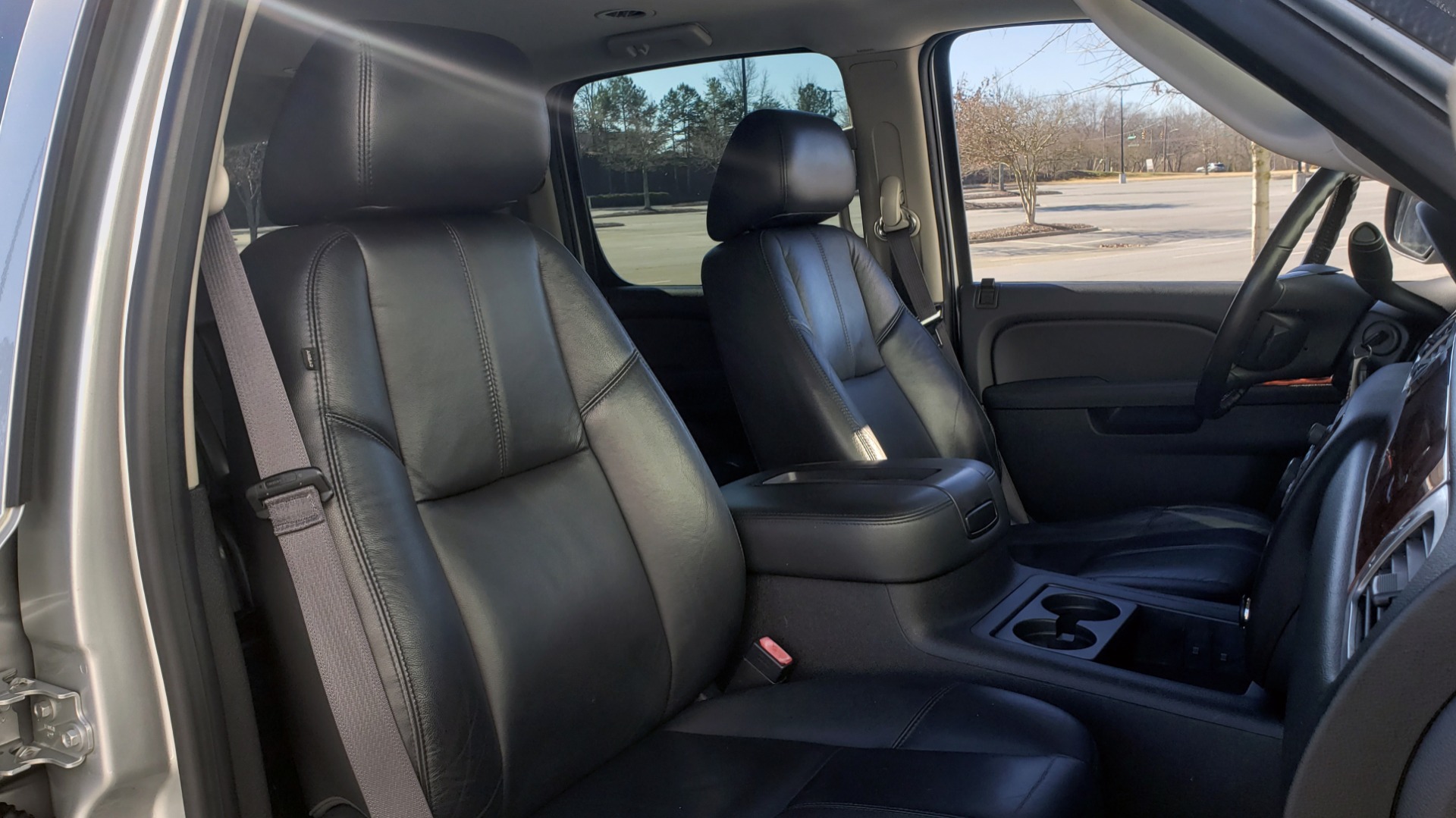 Used 2013 Chevrolet SUBURBAN LT / 2WD / 5.3L V8 / 6-SPD AUTO / LEATHER 3-ROW SEATS for sale Sold at Formula Imports in Charlotte NC 28227 62