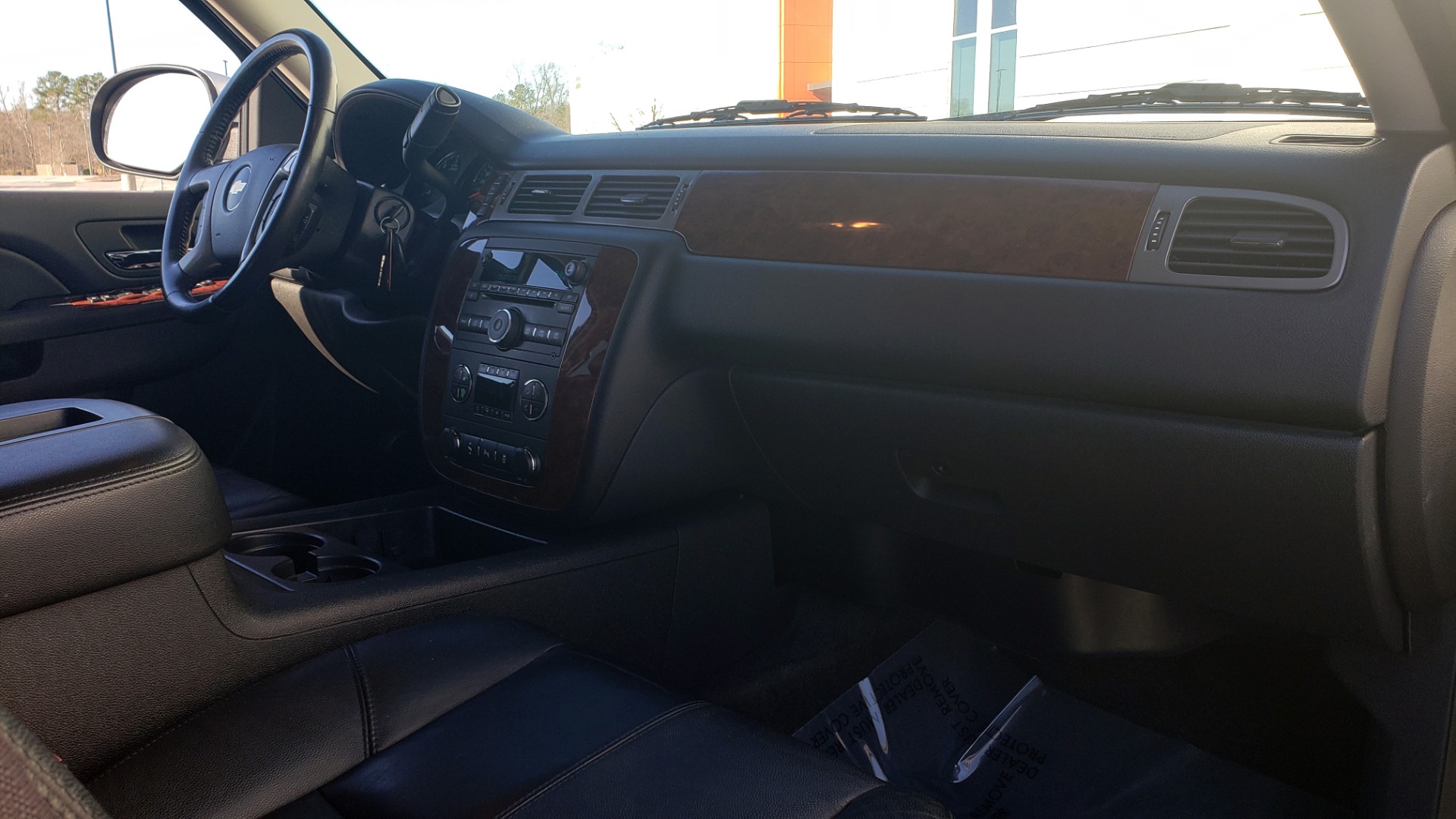 Used 2013 Chevrolet SUBURBAN LT / 2WD / 5.3L V8 / 6-SPD AUTO / LEATHER 3-ROW SEATS for sale Sold at Formula Imports in Charlotte NC 28227 63