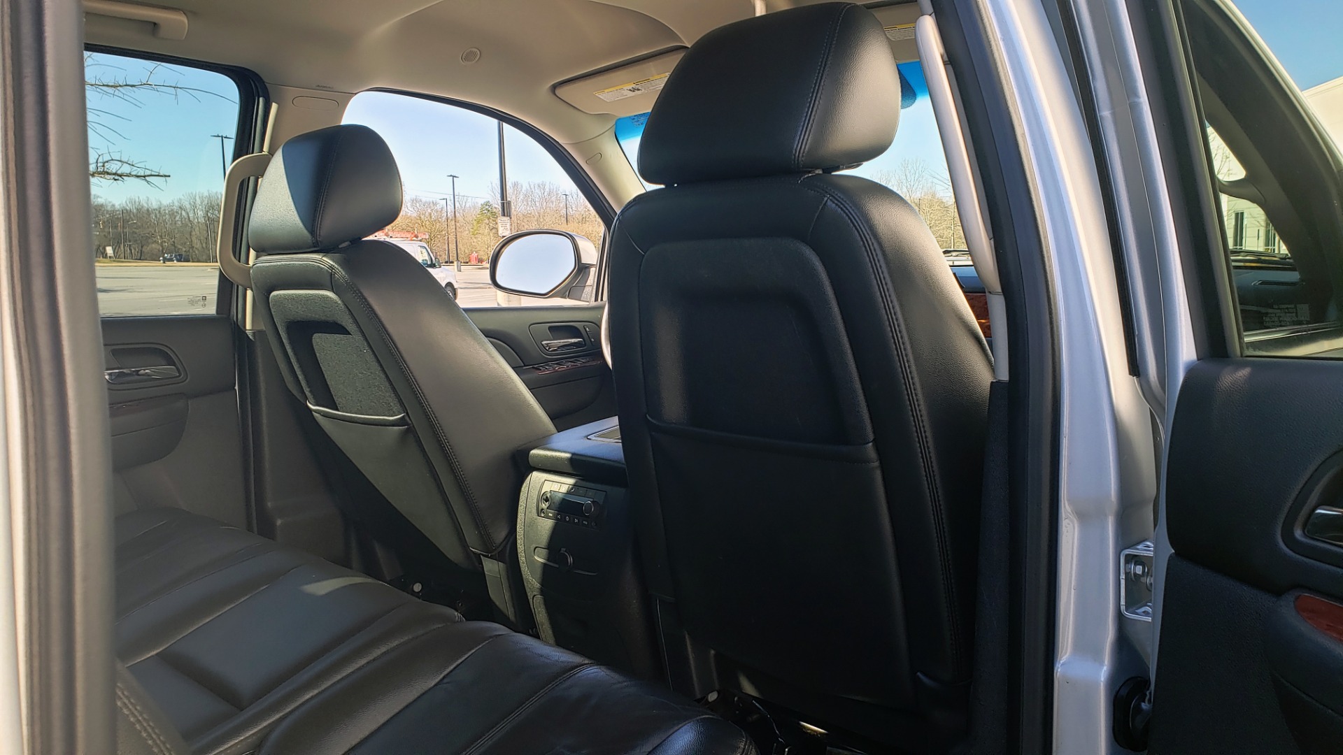 Used 2013 Chevrolet SUBURBAN LT / 2WD / 5.3L V8 / 6-SPD AUTO / LEATHER 3-ROW SEATS for sale Sold at Formula Imports in Charlotte NC 28227 69