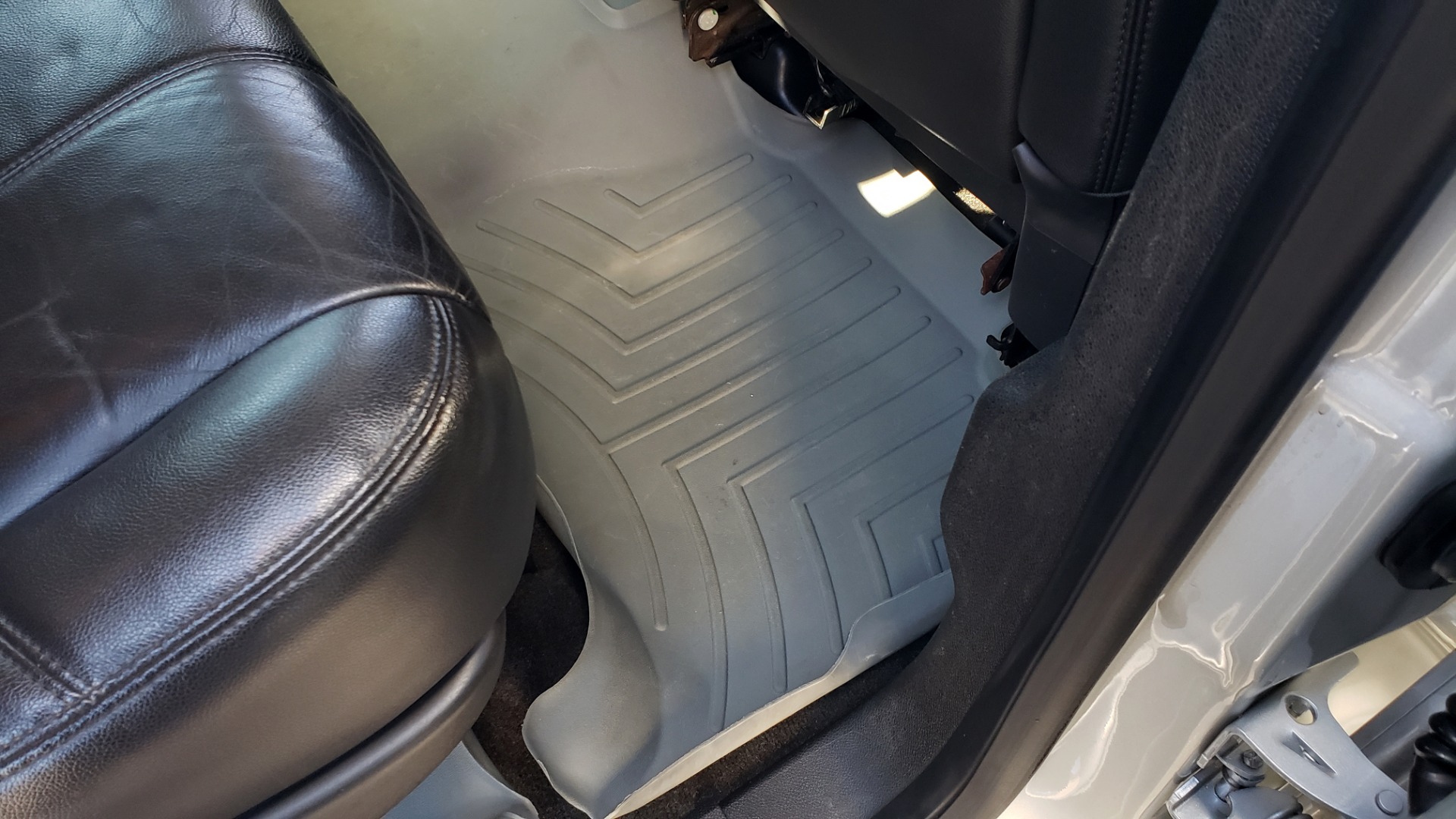 Used 2013 Chevrolet SUBURBAN LT / 2WD / 5.3L V8 / 6-SPD AUTO / LEATHER 3-ROW SEATS for sale Sold at Formula Imports in Charlotte NC 28227 72