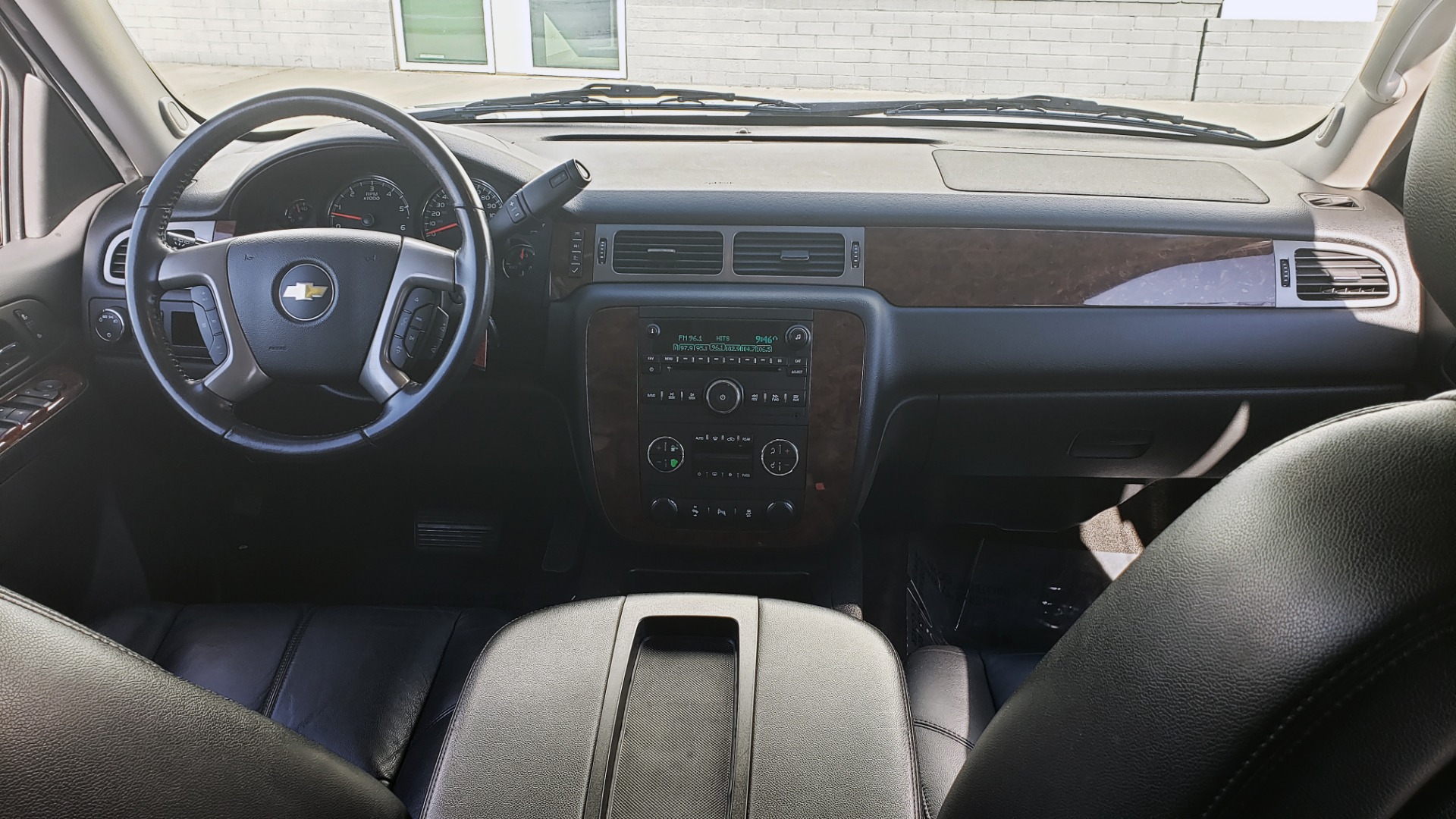 Used 2013 Chevrolet SUBURBAN LT / 2WD / 5.3L V8 / 6-SPD AUTO / LEATHER 3-ROW SEATS for sale Sold at Formula Imports in Charlotte NC 28227 74