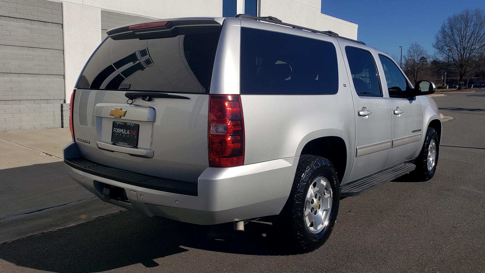 Used 2013 Chevrolet SUBURBAN LT / 2WD / 5.3L V8 / 6-SPD AUTO / LEATHER 3-ROW SEATS for sale Sold at Formula Imports in Charlotte NC 28227 8