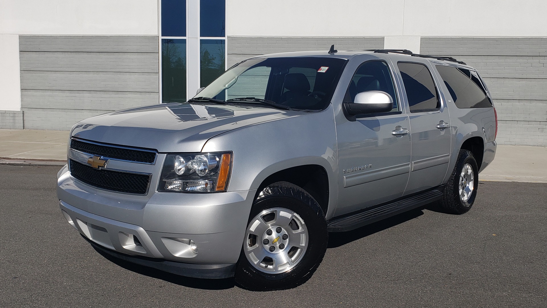 Used 2013 Chevrolet SUBURBAN LT / 2WD / 5.3L V8 / 6-SPD AUTO / LEATHER 3-ROW SEATS for sale Sold at Formula Imports in Charlotte NC 28227 1