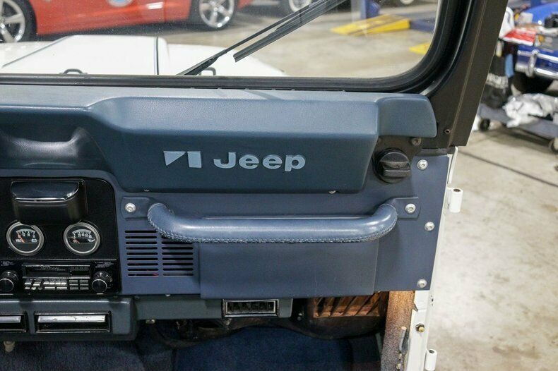 Used 1982 Jeep CJ7 LIMITED 4WD / 4.2L I6 / 5-SPEED MANUAL / NEW 30-INCH BFG TIRES for sale Sold at Formula Imports in Charlotte NC 28227 41