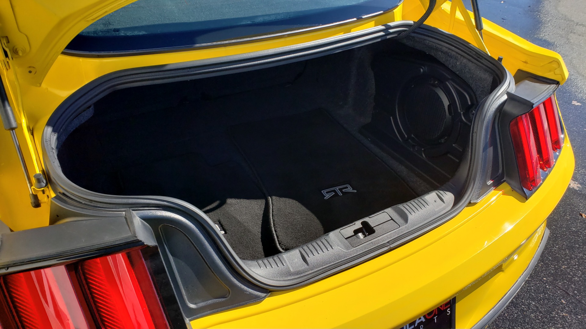 Used 2015 Ford MUSTANG GT 5.0L COUPE PREMIUM / 6-SPD MAN / SHAKER AUDIO / NAV for sale Sold at Formula Imports in Charlotte NC 28227 19