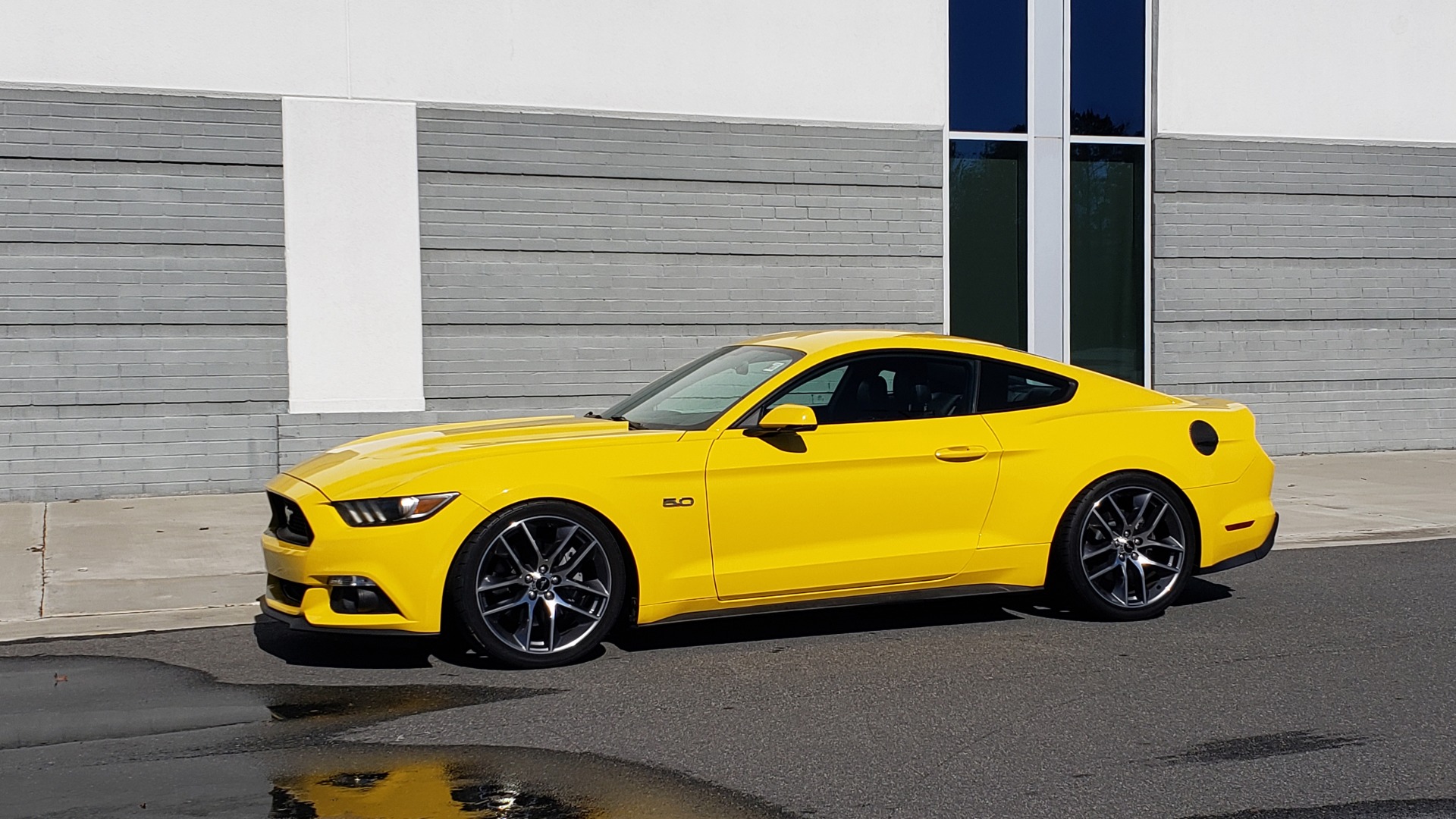 Used 2015 Ford MUSTANG GT 5.0L COUPE PREMIUM / 6-SPD MAN / SHAKER AUDIO / NAV for sale Sold at Formula Imports in Charlotte NC 28227 3