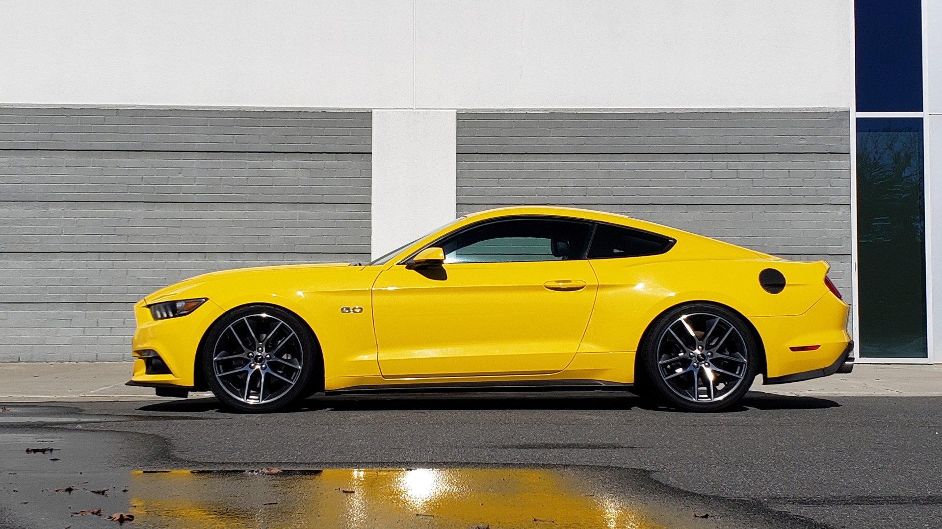 Used 2015 Ford MUSTANG GT 5.0L COUPE PREMIUM / 6-SPD MAN / SHAKER AUDIO / NAV for sale Sold at Formula Imports in Charlotte NC 28227 4
