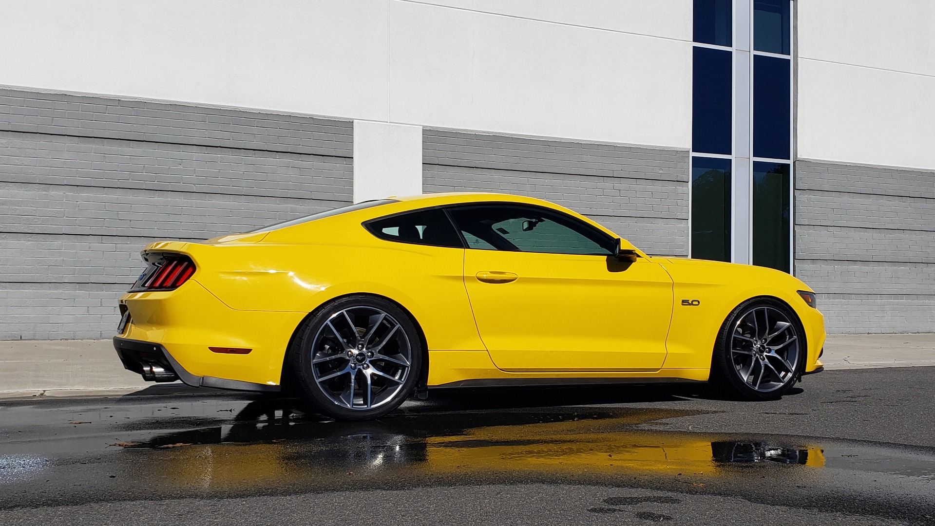 Used 2015 Ford MUSTANG GT 5.0L COUPE PREMIUM / 6-SPD MAN / SHAKER AUDIO / NAV for sale Sold at Formula Imports in Charlotte NC 28227 9