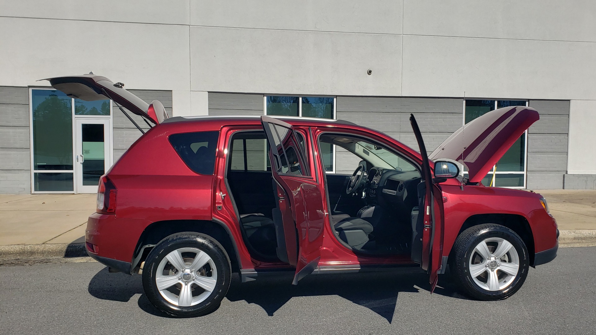 Used 2016 Jeep COMPASS SPORT 4X4 / 2.4L I4 / 6-SPD AUTO / 26MPG / CLEAN for sale Sold at Formula Imports in Charlotte NC 28227 11