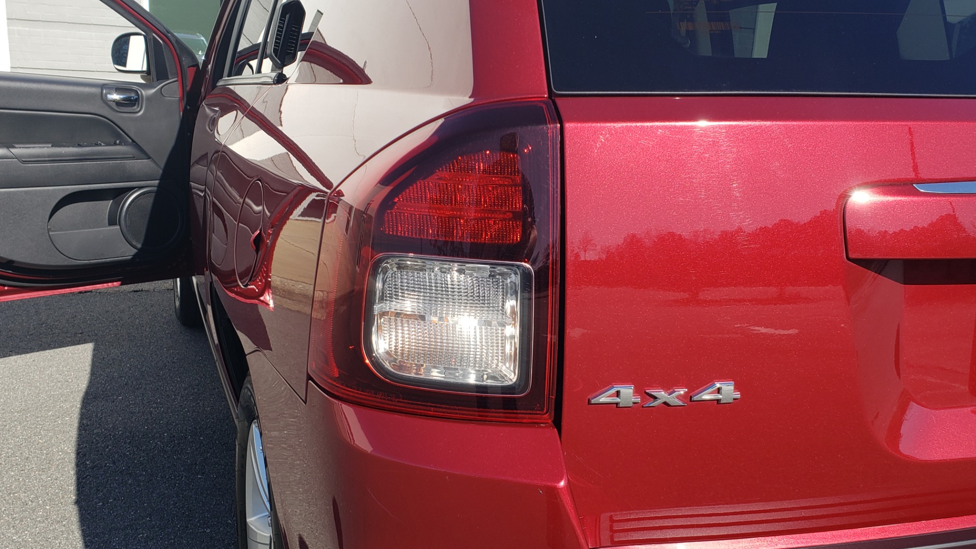 Used 2016 Jeep COMPASS SPORT 4X4 / 2.4L I4 / 6-SPD AUTO / 26MPG / CLEAN for sale Sold at Formula Imports in Charlotte NC 28227 20