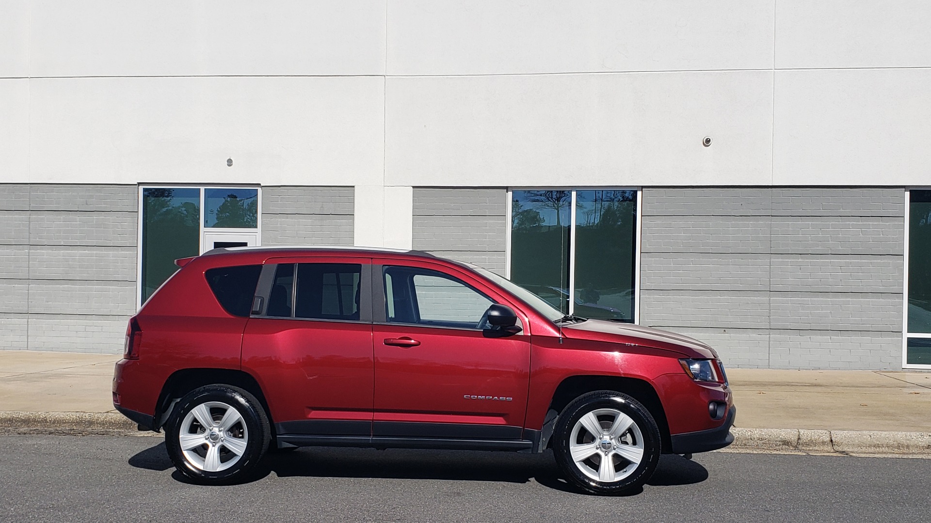 Used 2016 Jeep COMPASS SPORT 4X4 / 2.4L I4 / 6-SPD AUTO / 26MPG / CLEAN for sale Sold at Formula Imports in Charlotte NC 28227 3