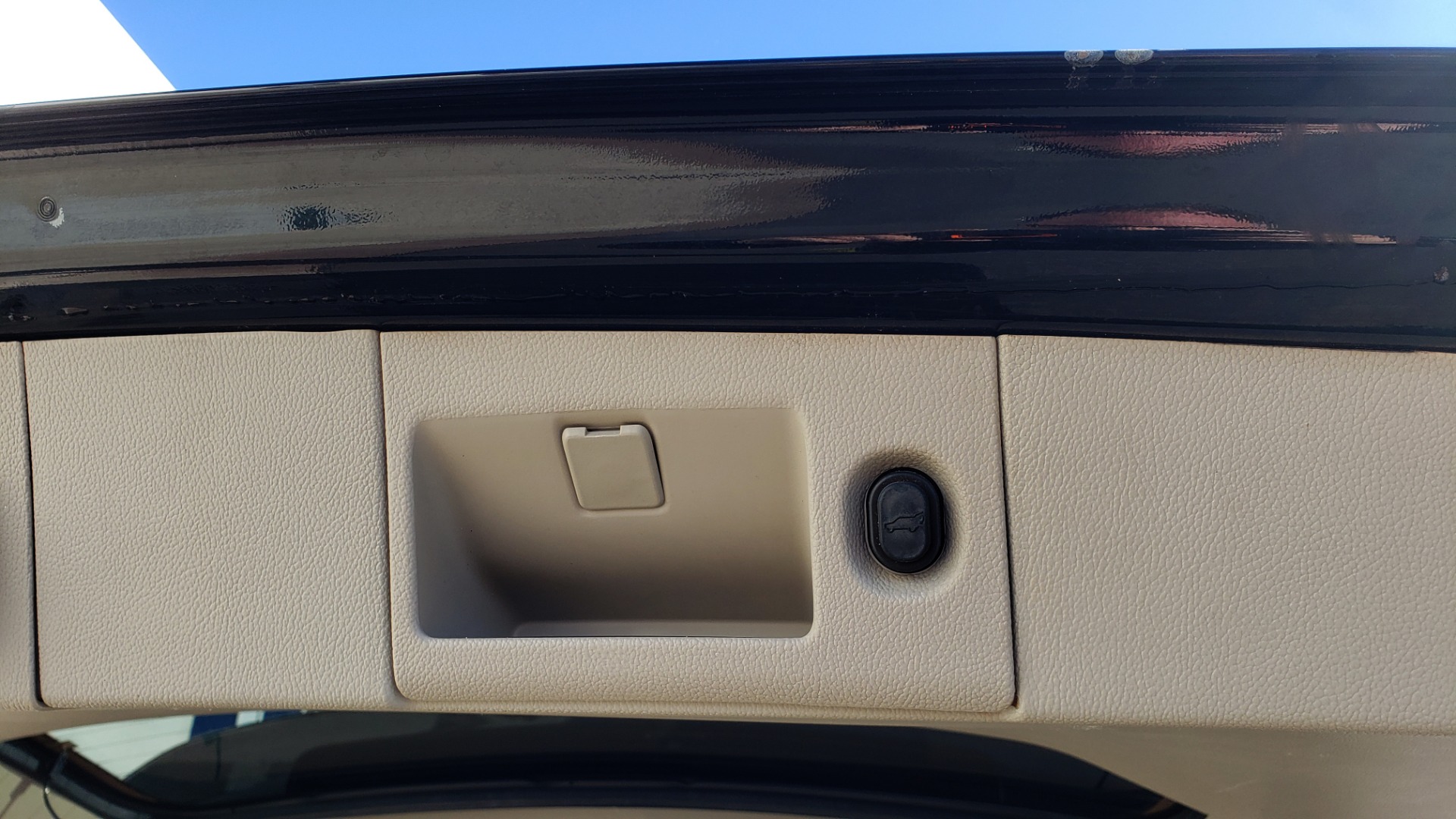 Used 2015 Cadillac ESCALADE PREMIUM 4WD / NAV / SUNROOF / REARVIEW / 3-ROW for sale Sold at Formula Imports in Charlotte NC 28227 23