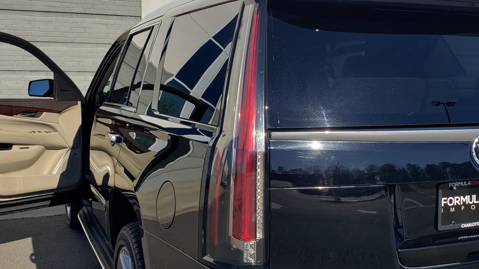 Used 2015 Cadillac ESCALADE PREMIUM 4WD / NAV / SUNROOF / REARVIEW / 3-ROW for sale Sold at Formula Imports in Charlotte NC 28227 29