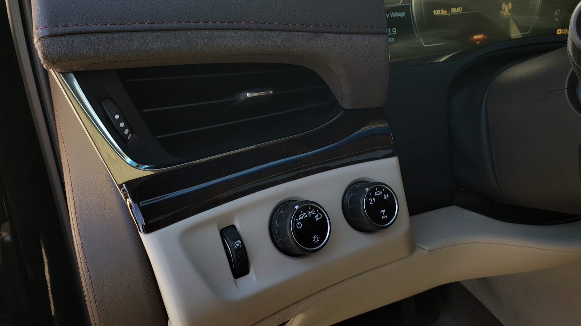 Used 2015 Cadillac ESCALADE PREMIUM 4WD / NAV / SUNROOF / REARVIEW / 3-ROW for sale Sold at Formula Imports in Charlotte NC 28227 39