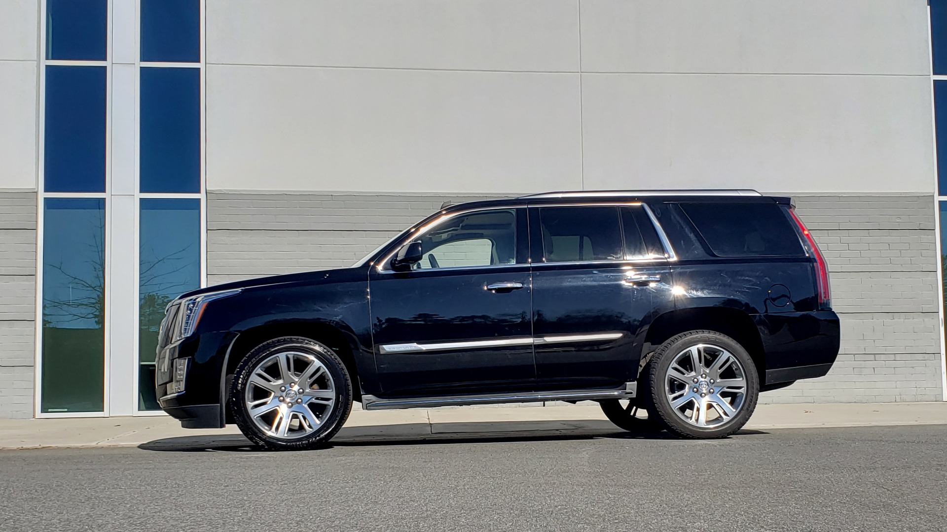 Used 2015 Cadillac ESCALADE PREMIUM 4WD / NAV / SUNROOF / REARVIEW / 3-ROW for sale Sold at Formula Imports in Charlotte NC 28227 4