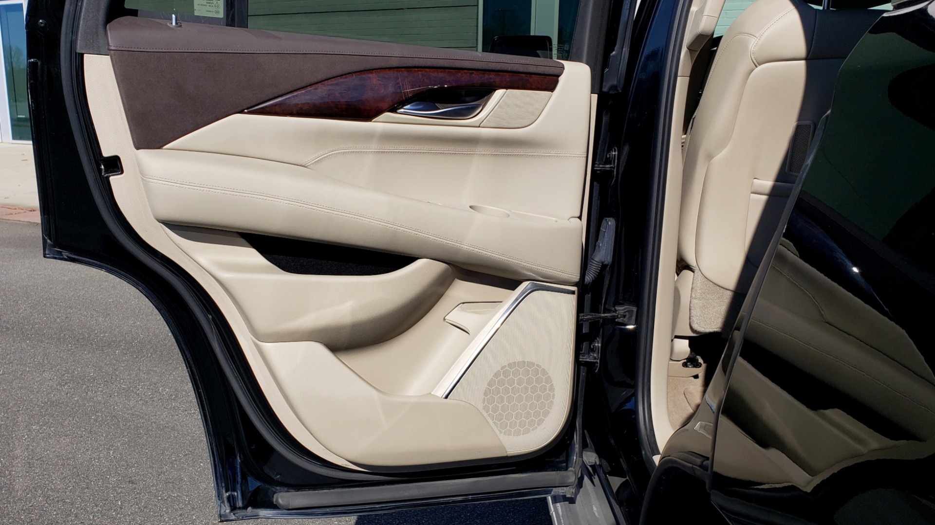 Used 2015 Cadillac ESCALADE PREMIUM 4WD / NAV / SUNROOF / REARVIEW / 3-ROW for sale Sold at Formula Imports in Charlotte NC 28227 64
