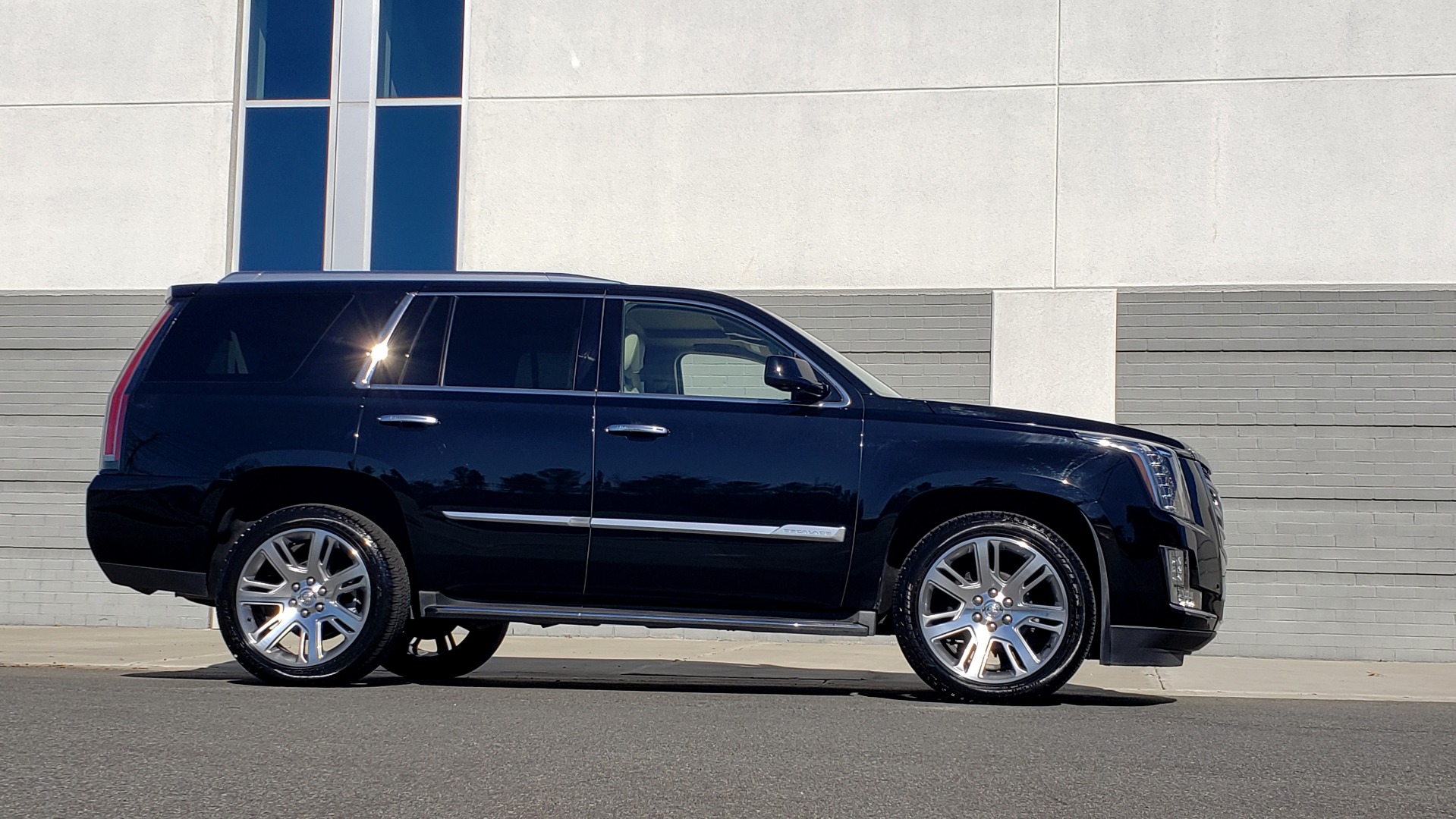 Used 2015 Cadillac ESCALADE PREMIUM 4WD / NAV / SUNROOF / REARVIEW / 3-ROW for sale Sold at Formula Imports in Charlotte NC 28227 7