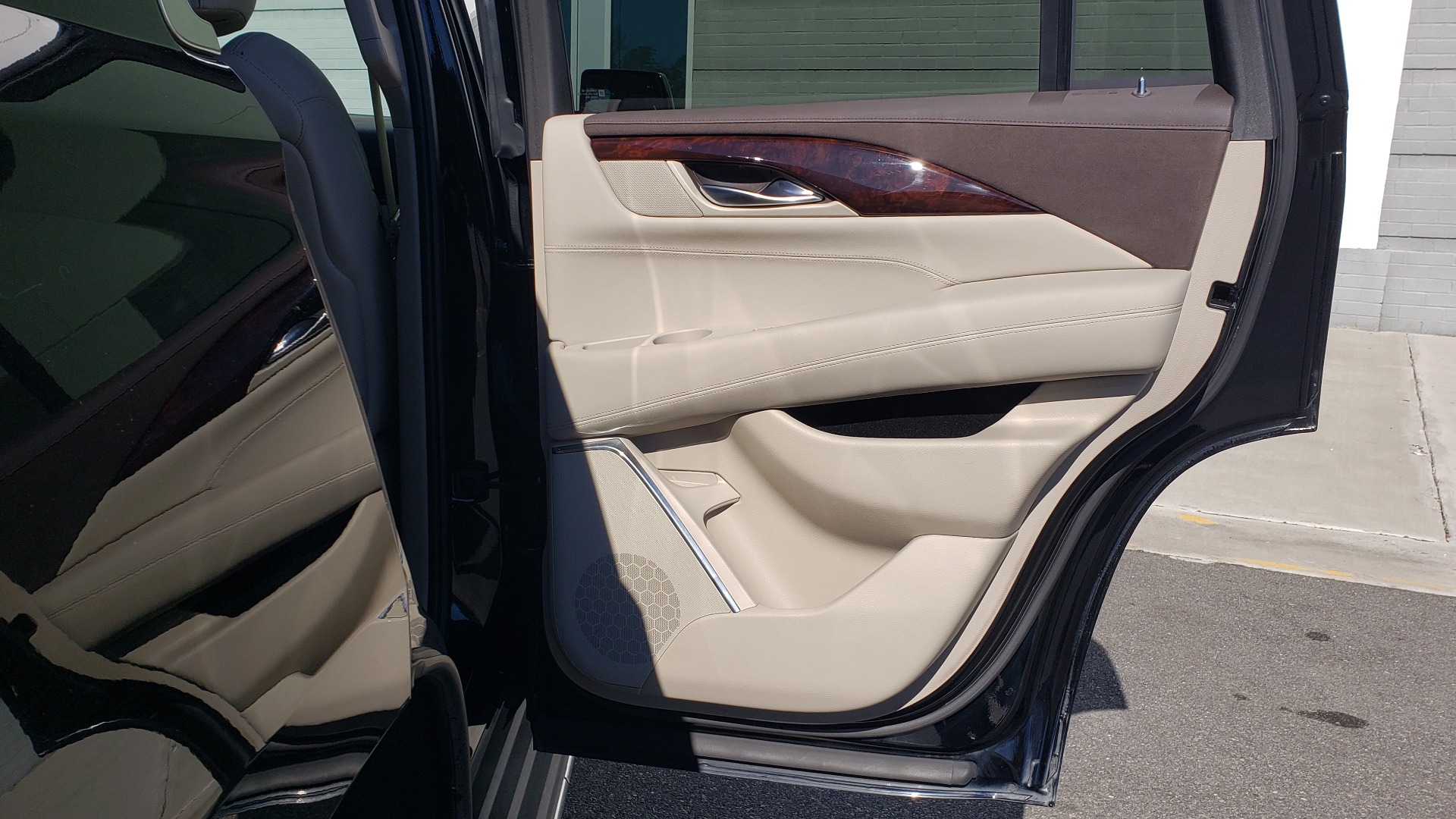 Used 2015 Cadillac ESCALADE PREMIUM 4WD / NAV / SUNROOF / REARVIEW / 3-ROW for sale Sold at Formula Imports in Charlotte NC 28227 78