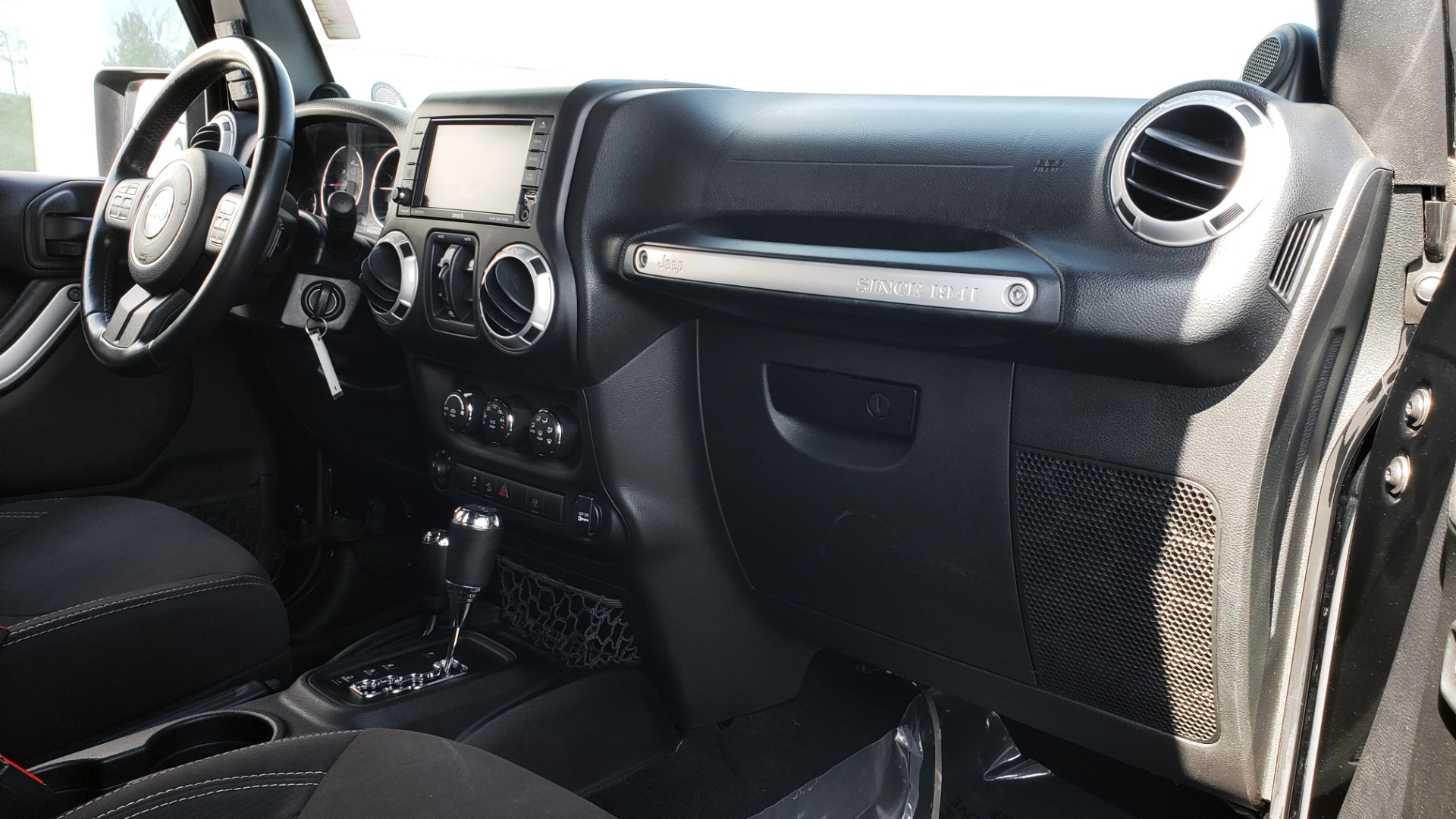 Used 2014 Jeep WRANGLER UNLIMITED SAHARA 4X4 / 3.6L V6 / 5-SPD AUTO / NAV / TOW PKG / SOFT-TOP for sale Sold at Formula Imports in Charlotte NC 28227 69