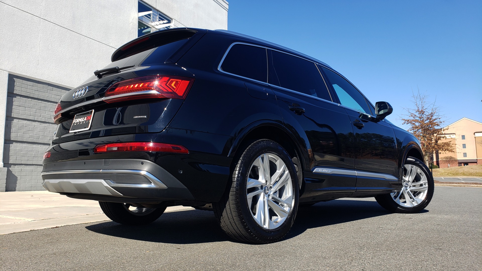 Used 2020 Audi Q7 PREMIUM PLUS / NAV / SUNROOF / 3-ROW / REARVIEW for sale Sold at Formula Imports in Charlotte NC 28227 3