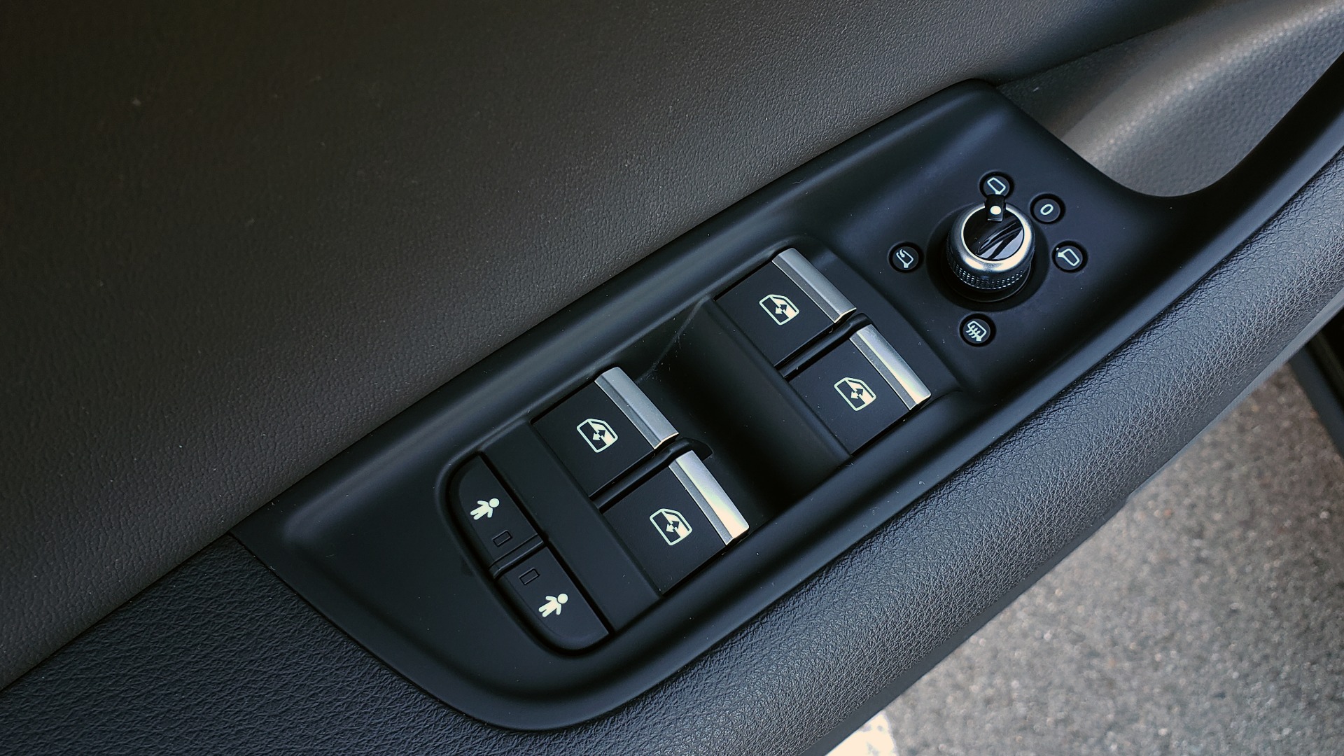 Used 2020 Audi Q7 PREMIUM PLUS / NAV / SUNROOF / 3-ROW / REARVIEW for sale Sold at Formula Imports in Charlotte NC 28227 34