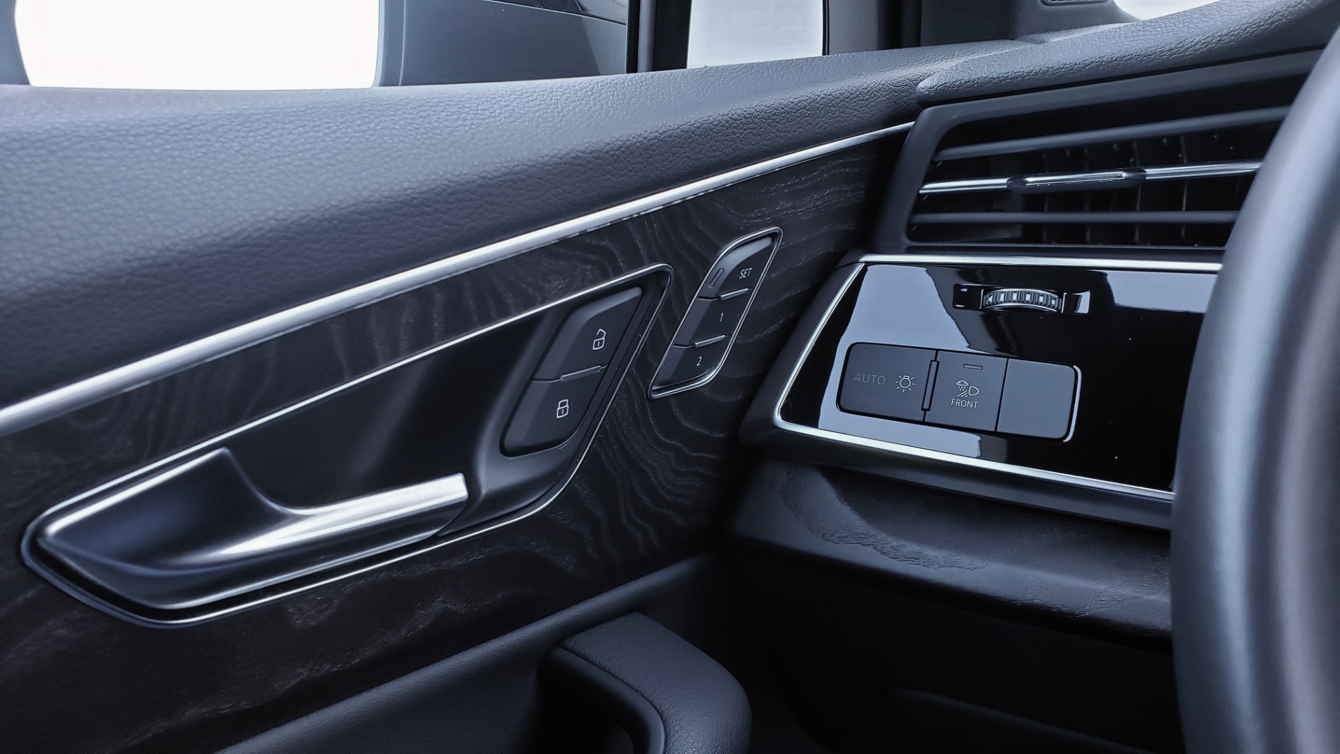 Used 2020 Audi Q7 PREMIUM PLUS / NAV / SUNROOF / 3-ROW / REARVIEW for sale Sold at Formula Imports in Charlotte NC 28227 41